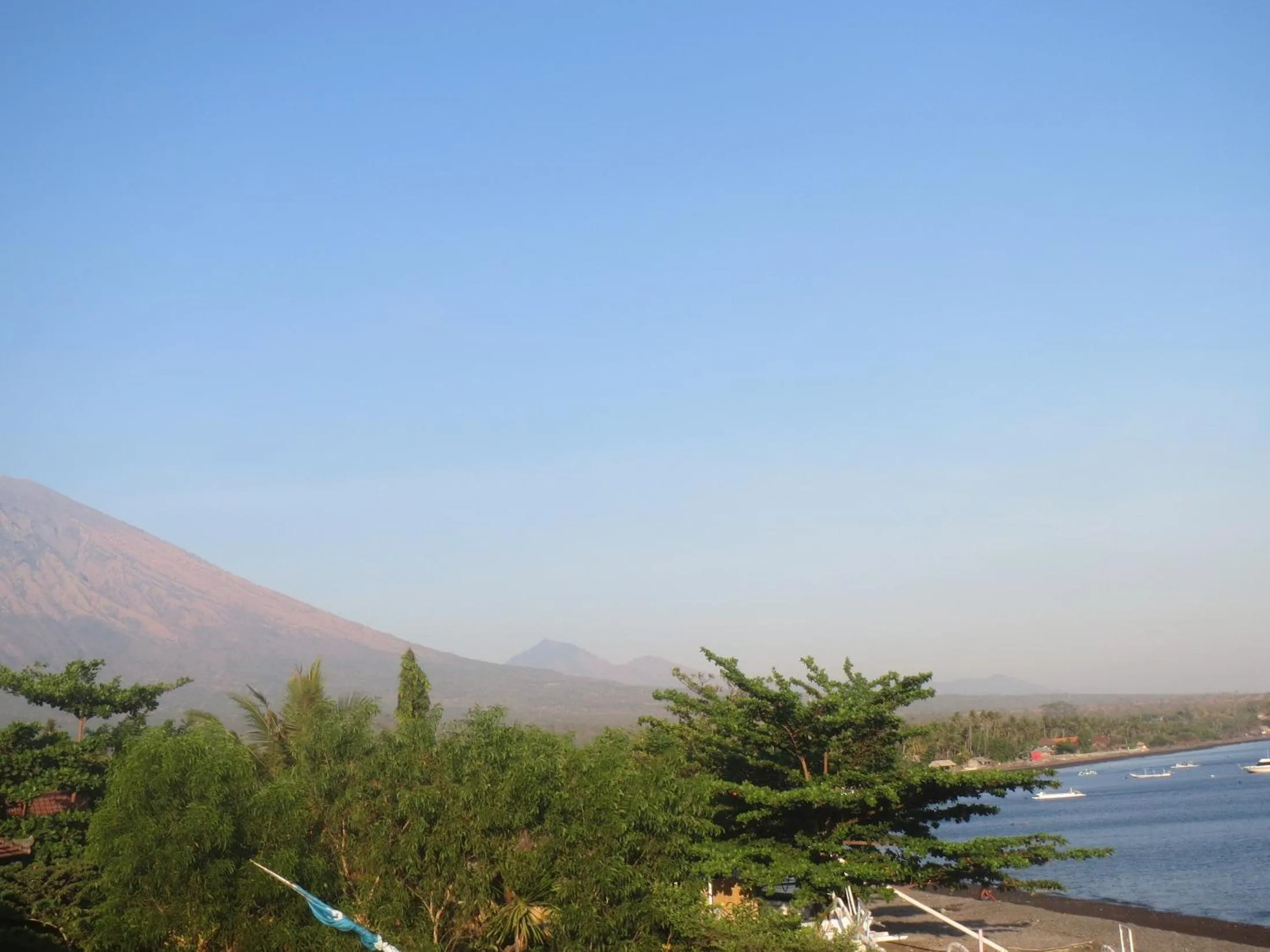 Amed Sari Beach Guesthouse