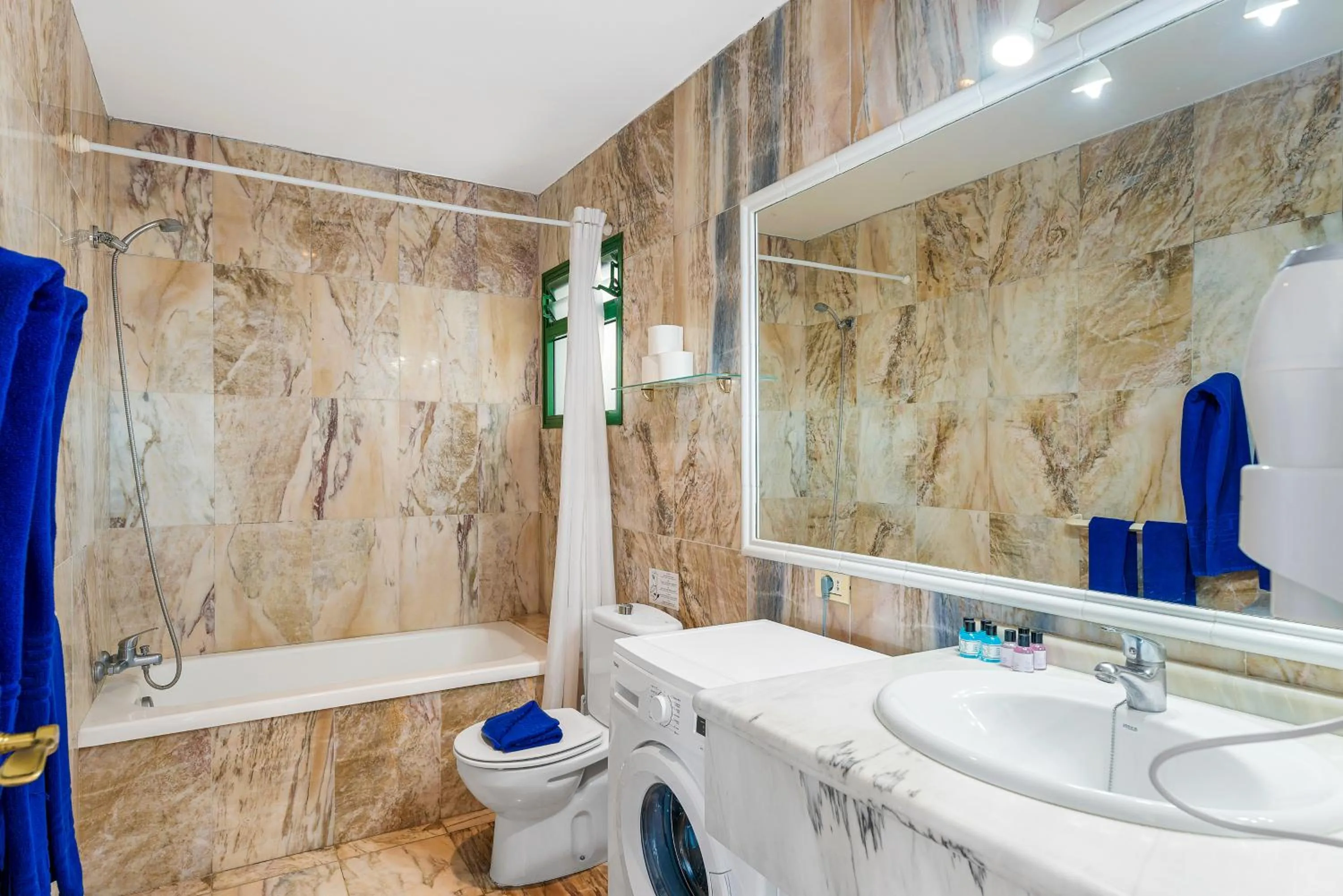 Bathroom in Club Tarahal