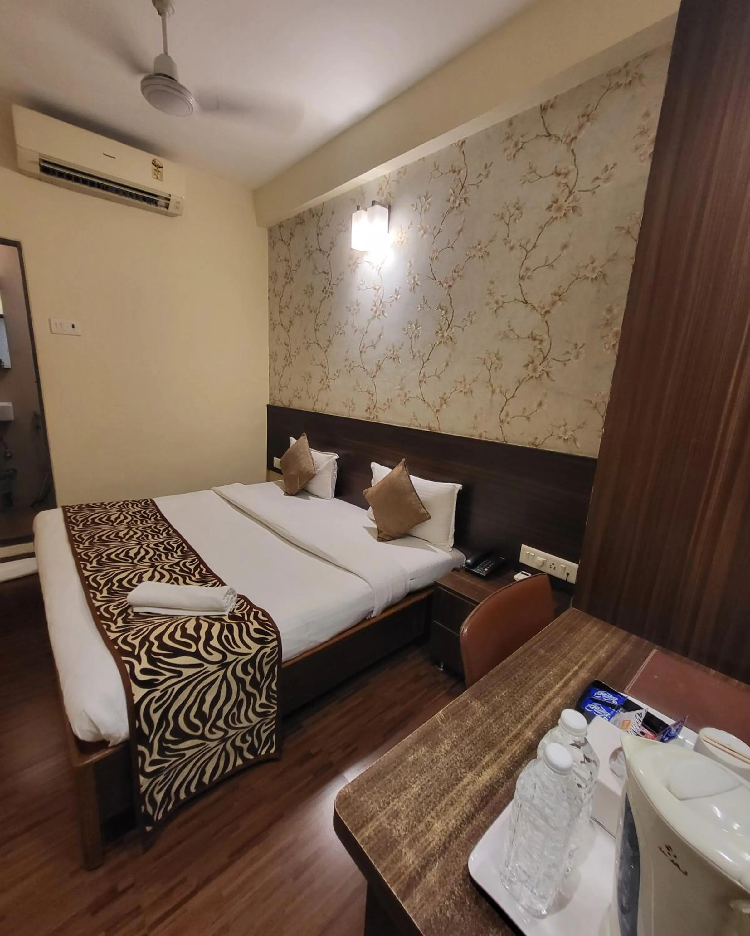 Bedroom, Bed in Hotel Maharana Inn Chembur