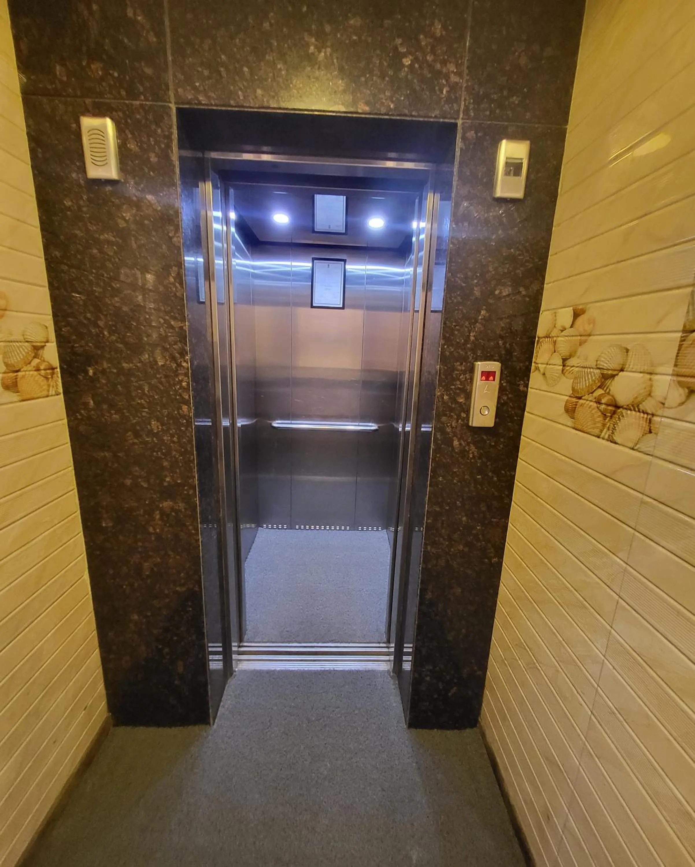 elevator in Hotel Maharana Inn Chembur