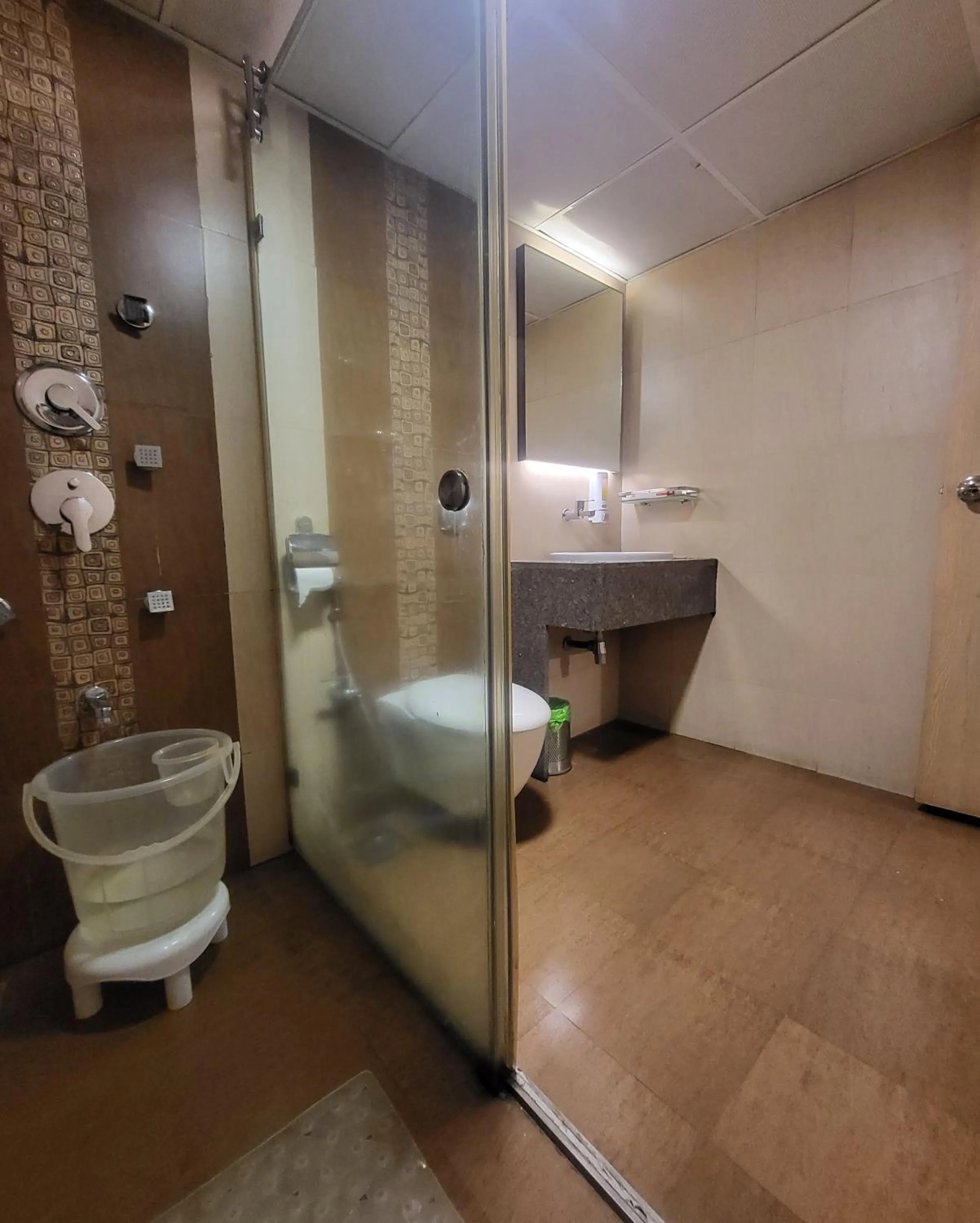 Shower in Hotel Maharana Inn Chembur