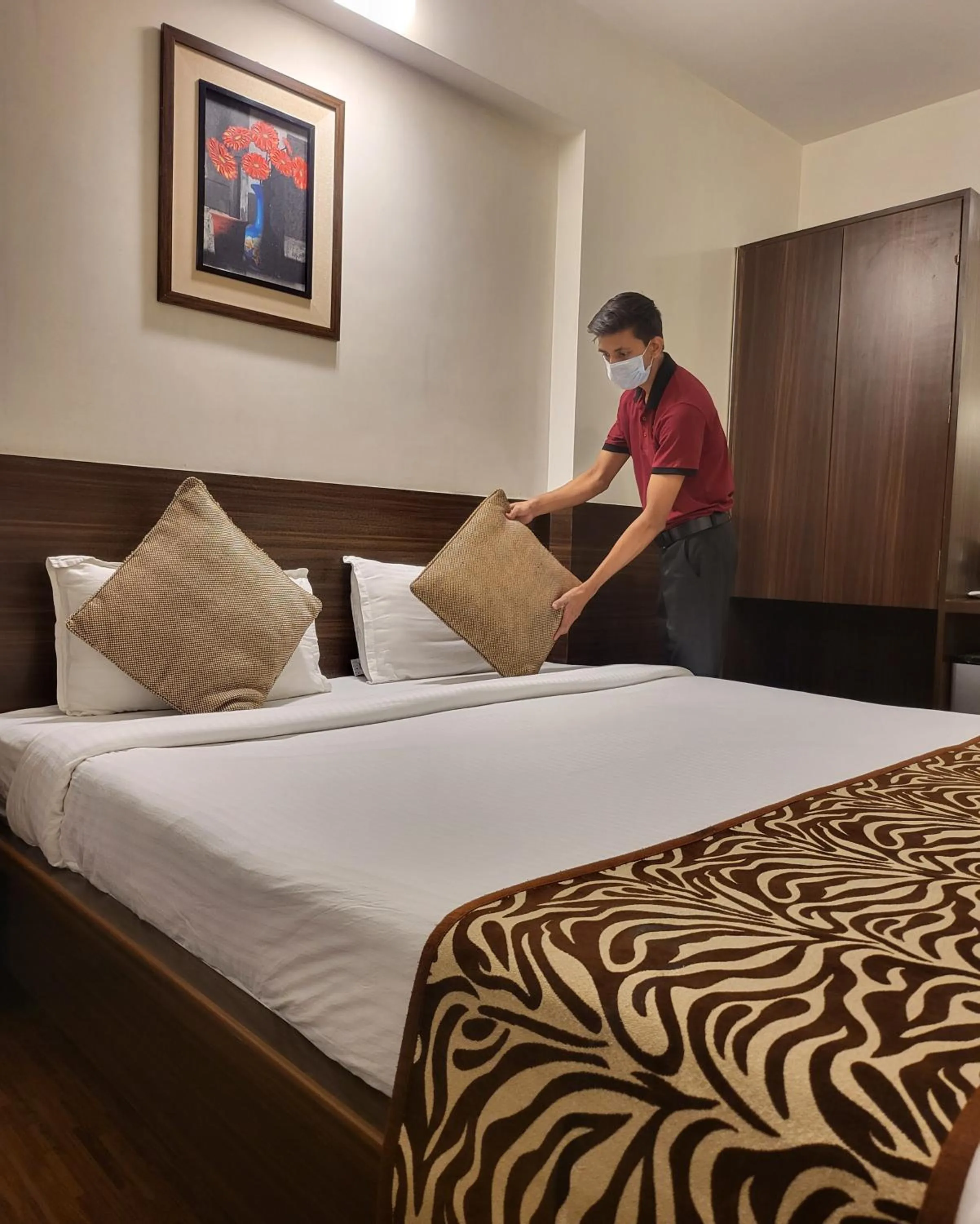 People, Bed in Hotel Maharana Inn Chembur