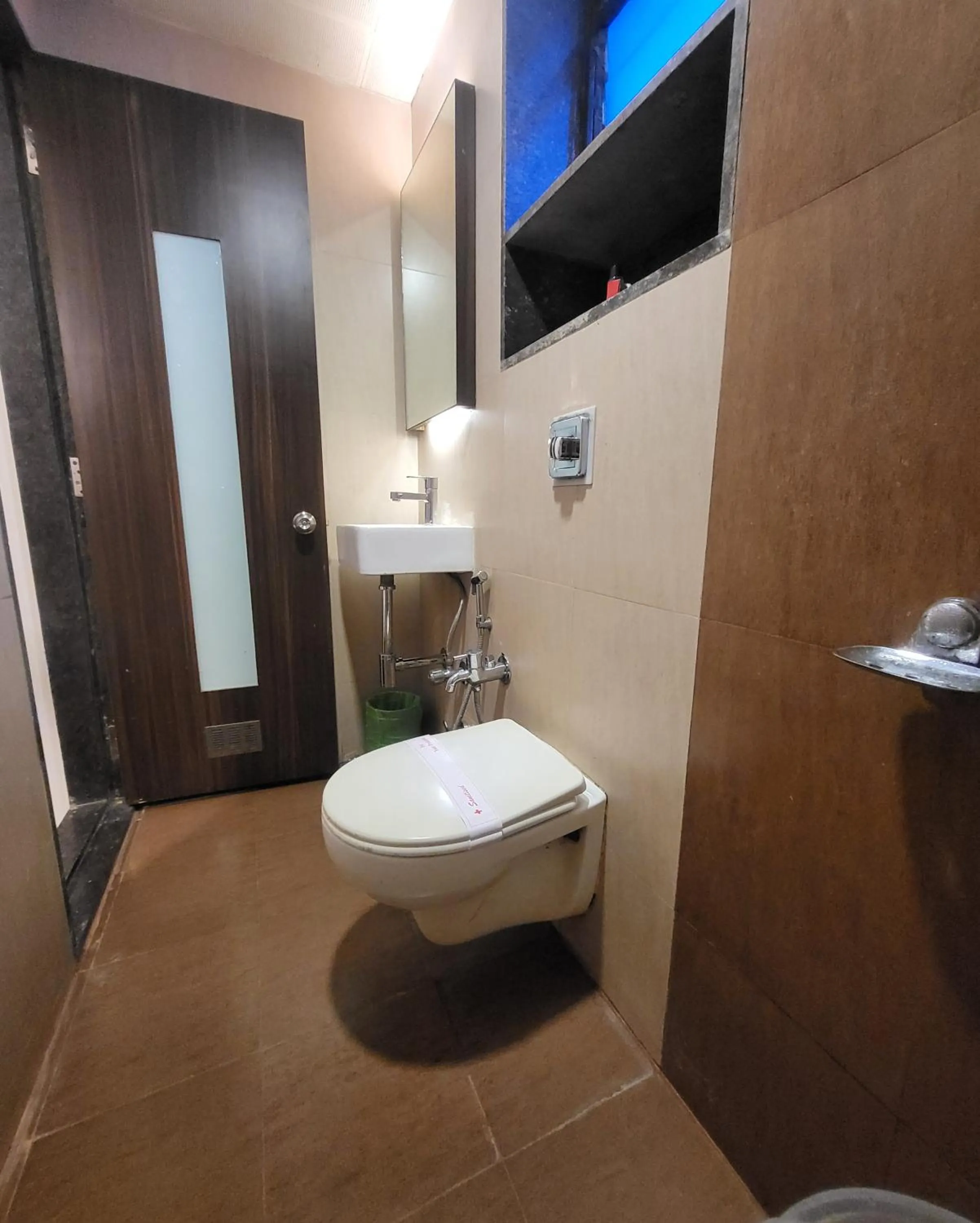 Toilet in Hotel Maharana Inn Chembur