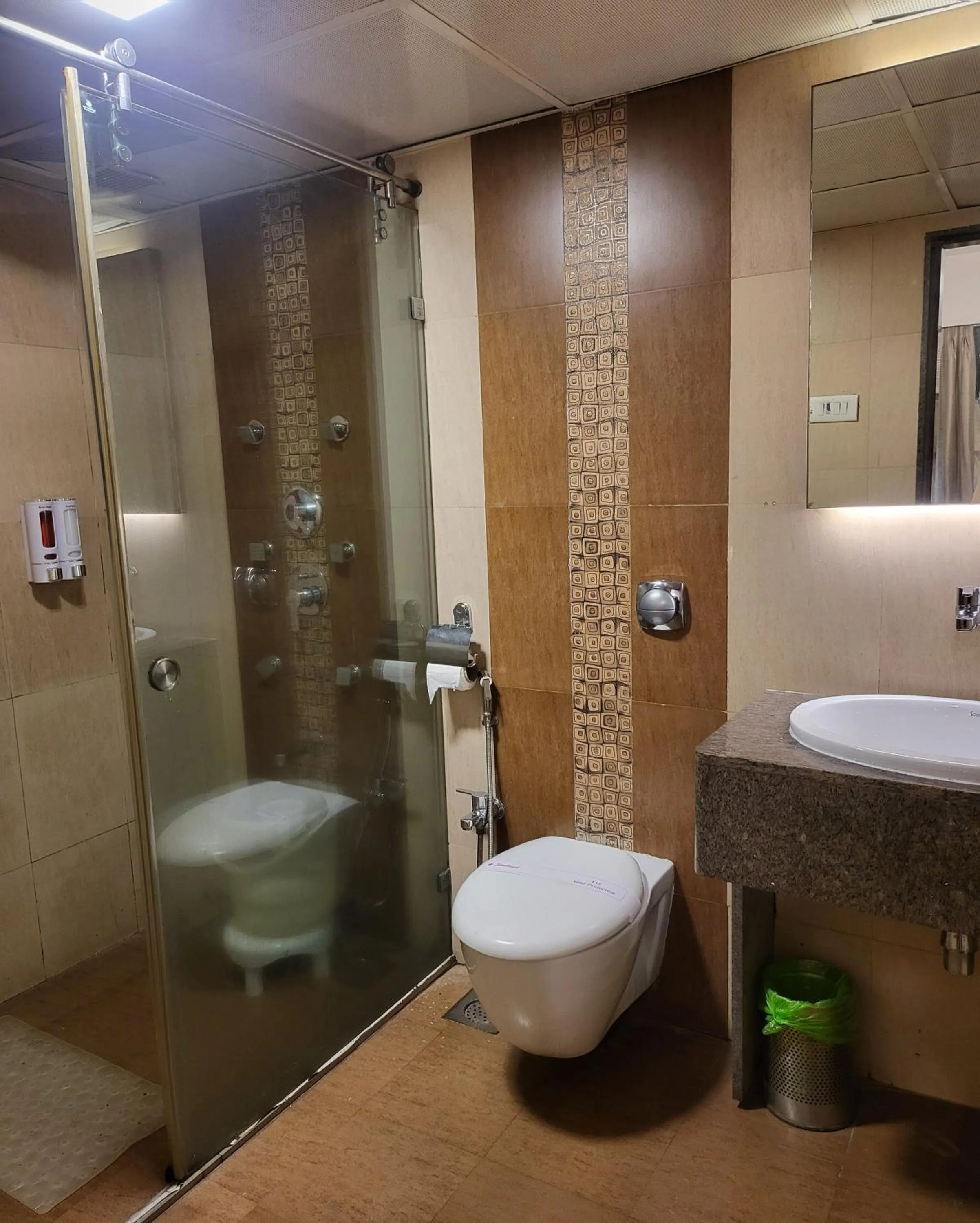 Shower in Hotel Maharana Inn Chembur