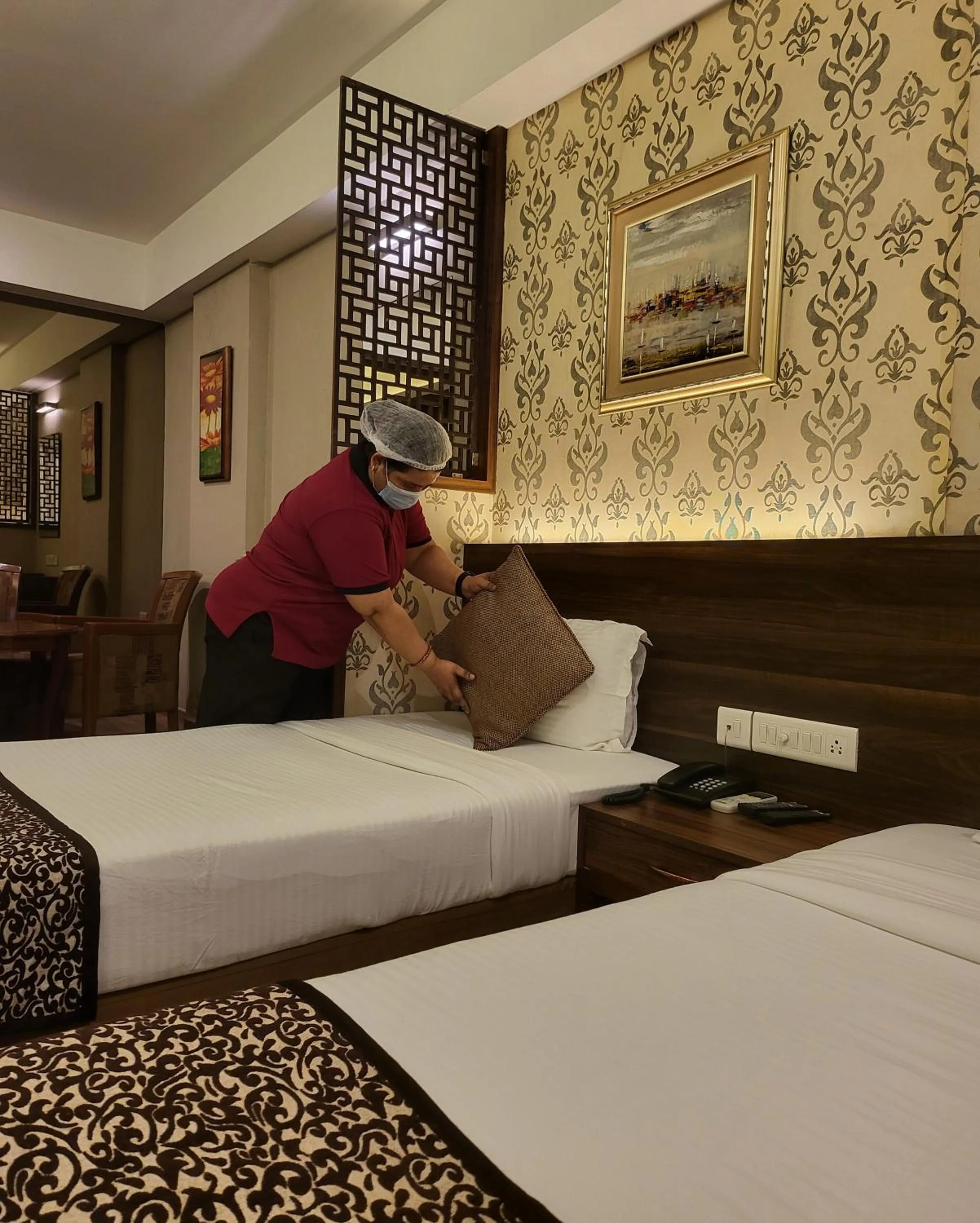 People, Bed in Hotel Maharana Inn Chembur