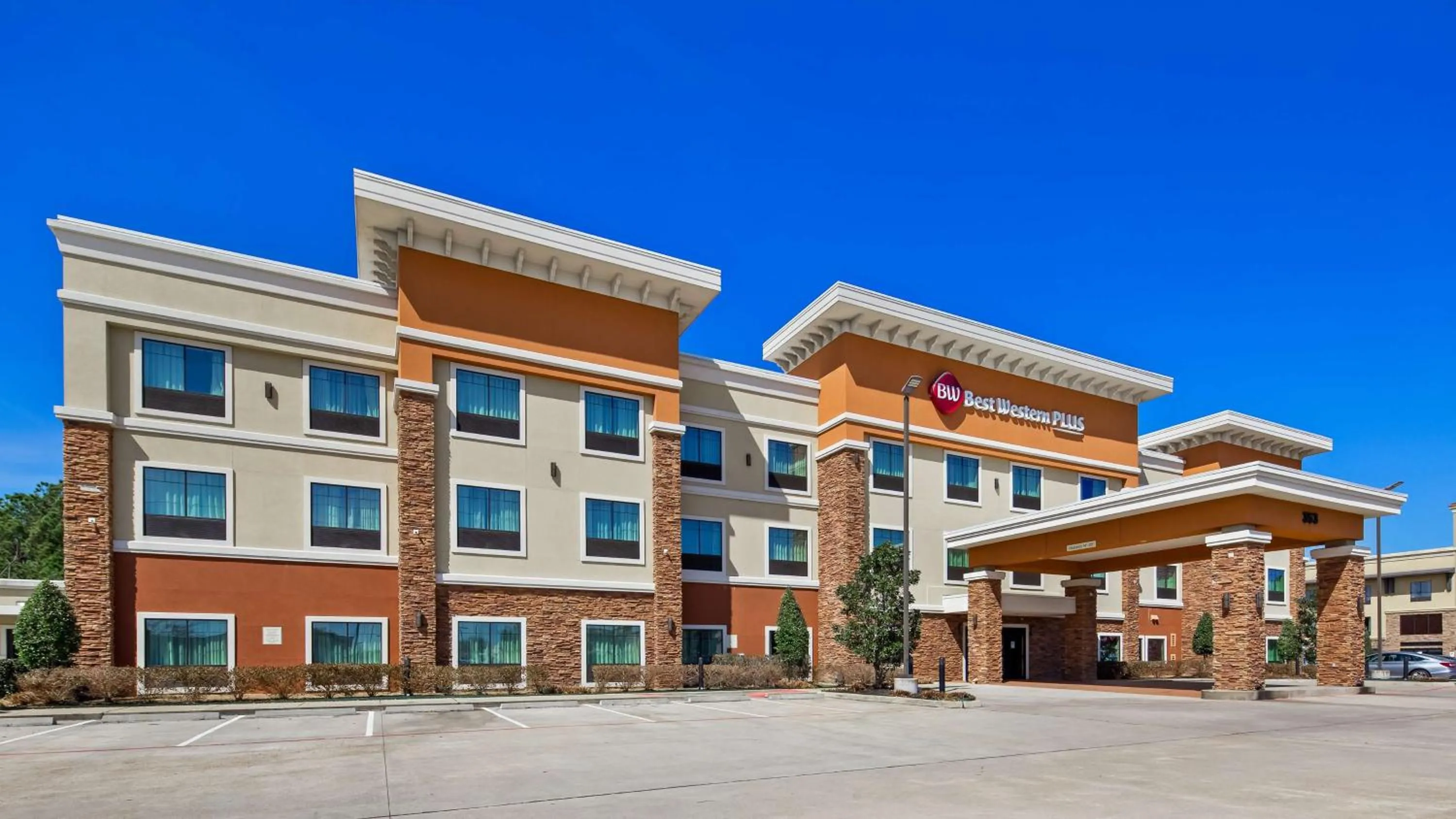 Property building in Best Western Plus Spring Inn & Suites