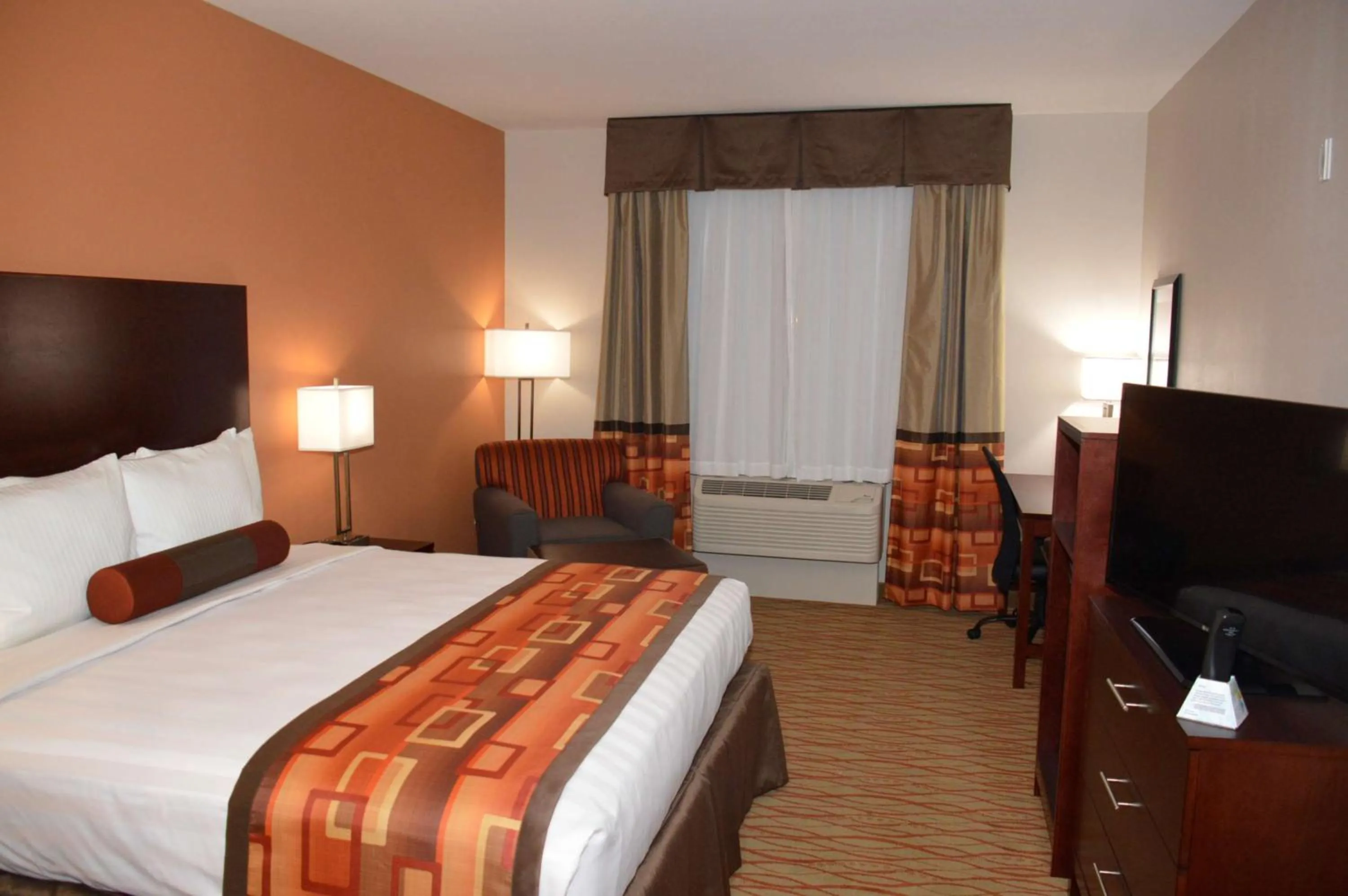 Photo of the whole room, Bed in Best Western Plus Spring Inn & Suites