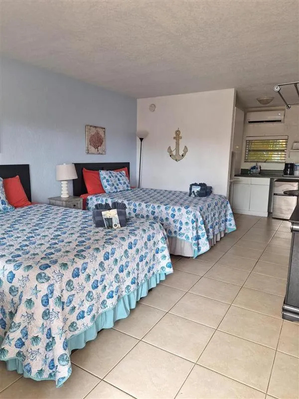 Bed in Blind Pass Resort Motel