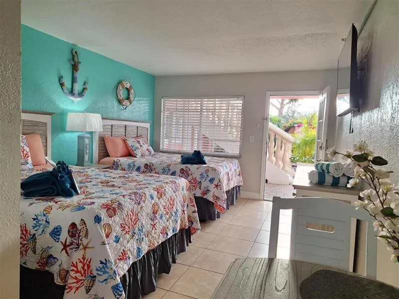 Bed in Blind Pass Resort Motel