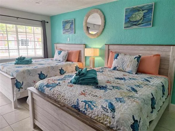 Bed in Blind Pass Resort Motel