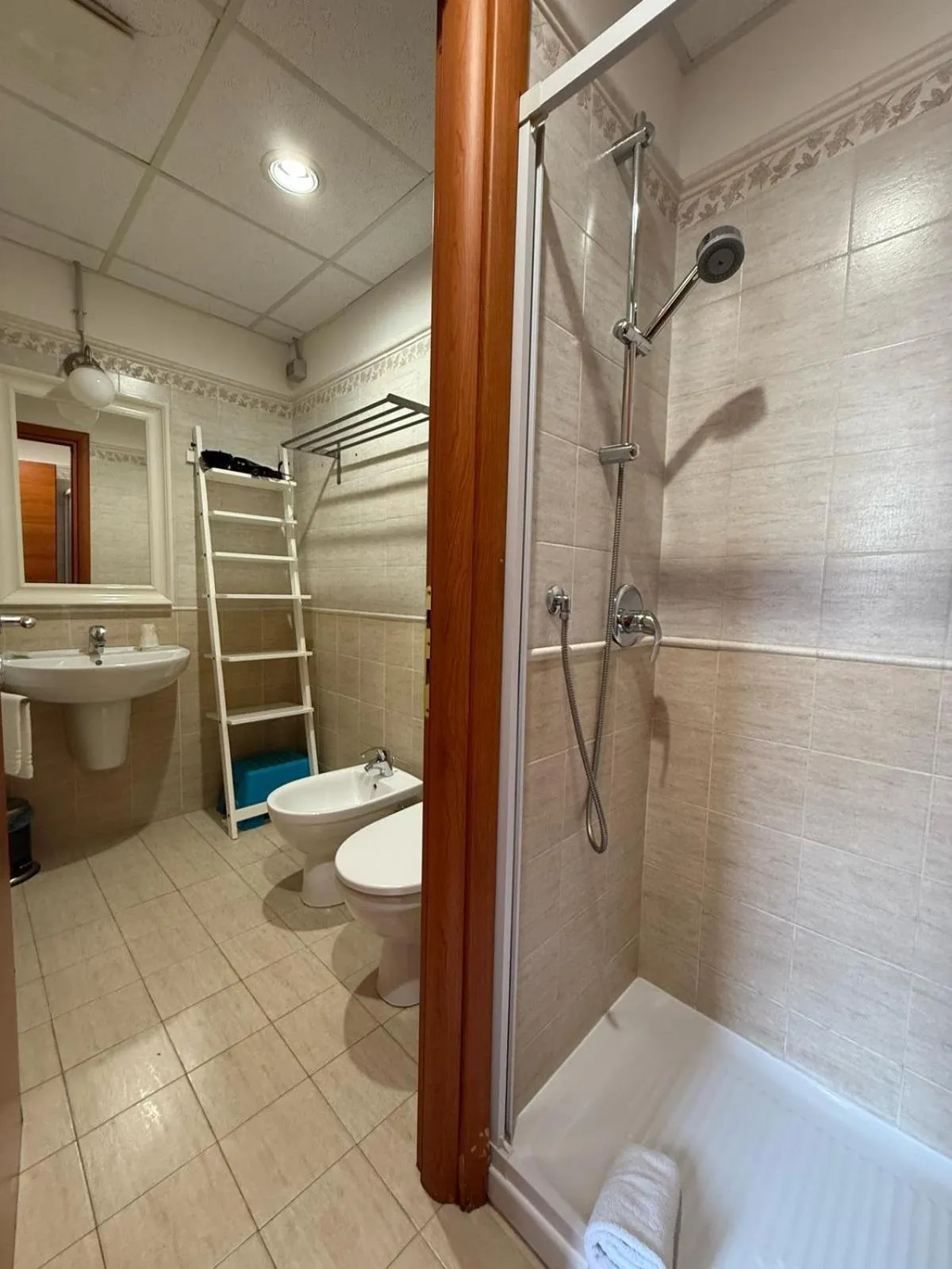 Shower in Andres Guest House Sanremo