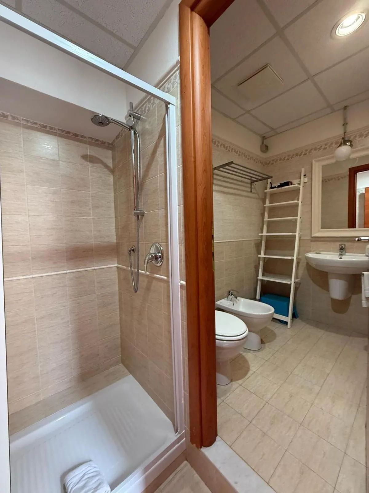 Shower in Andres Guest House Sanremo