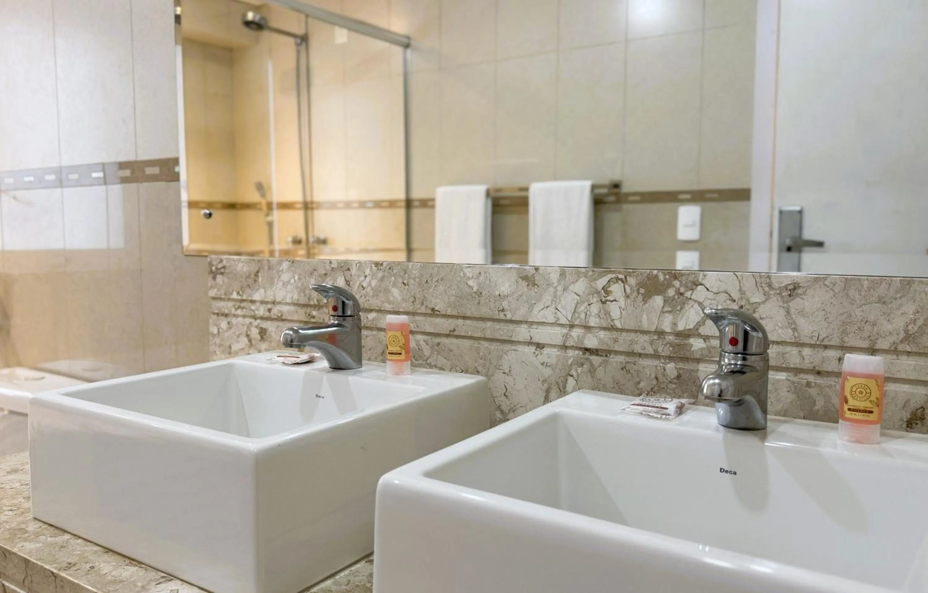 Le Village Flats e Hotel