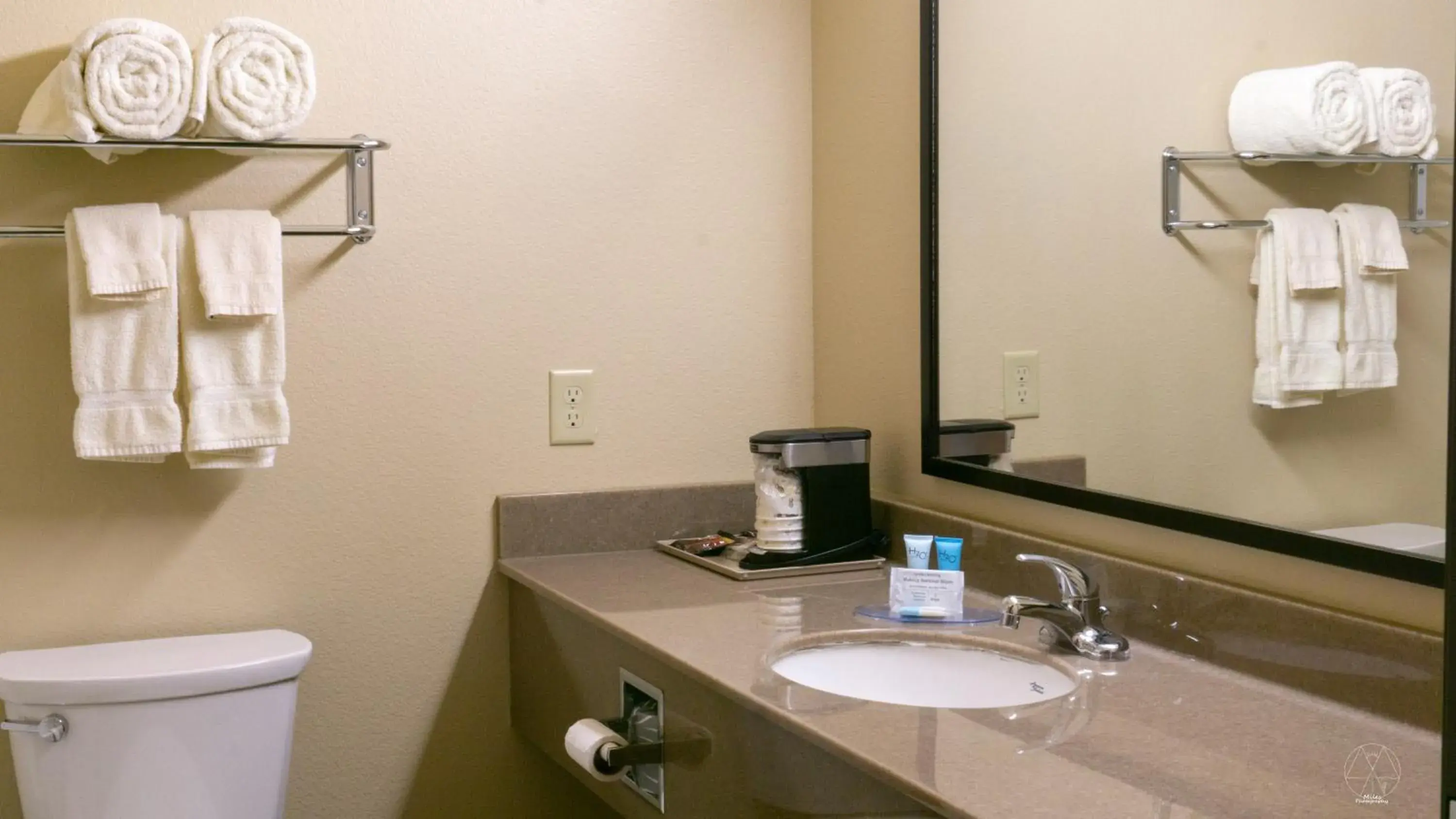 Standard Queen Room in Bowman Lodge & Convention Center Standard Queen Room in Bowman Lodge & Convention Center