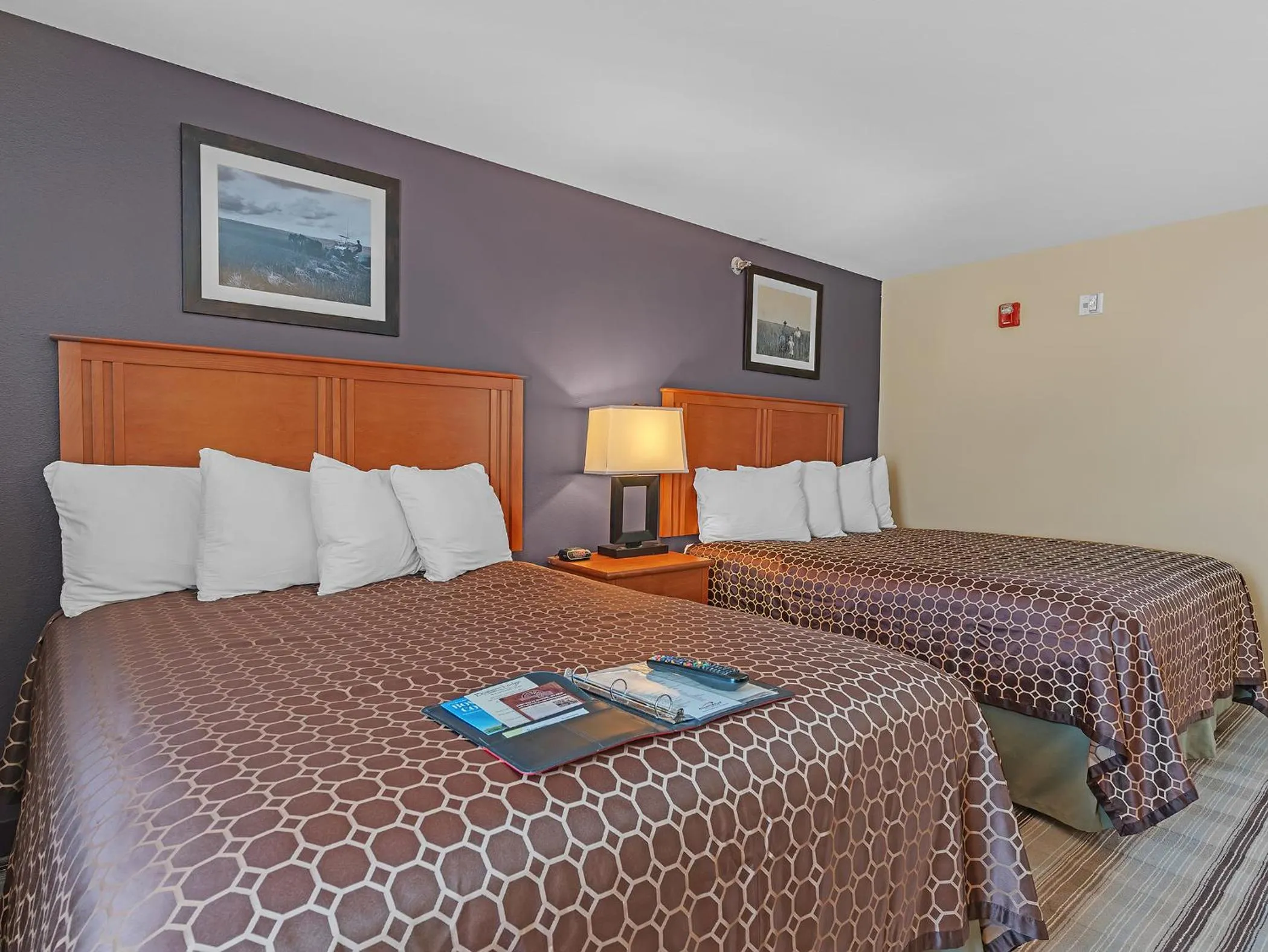 Bed in Bowman Lodge & Convention Center