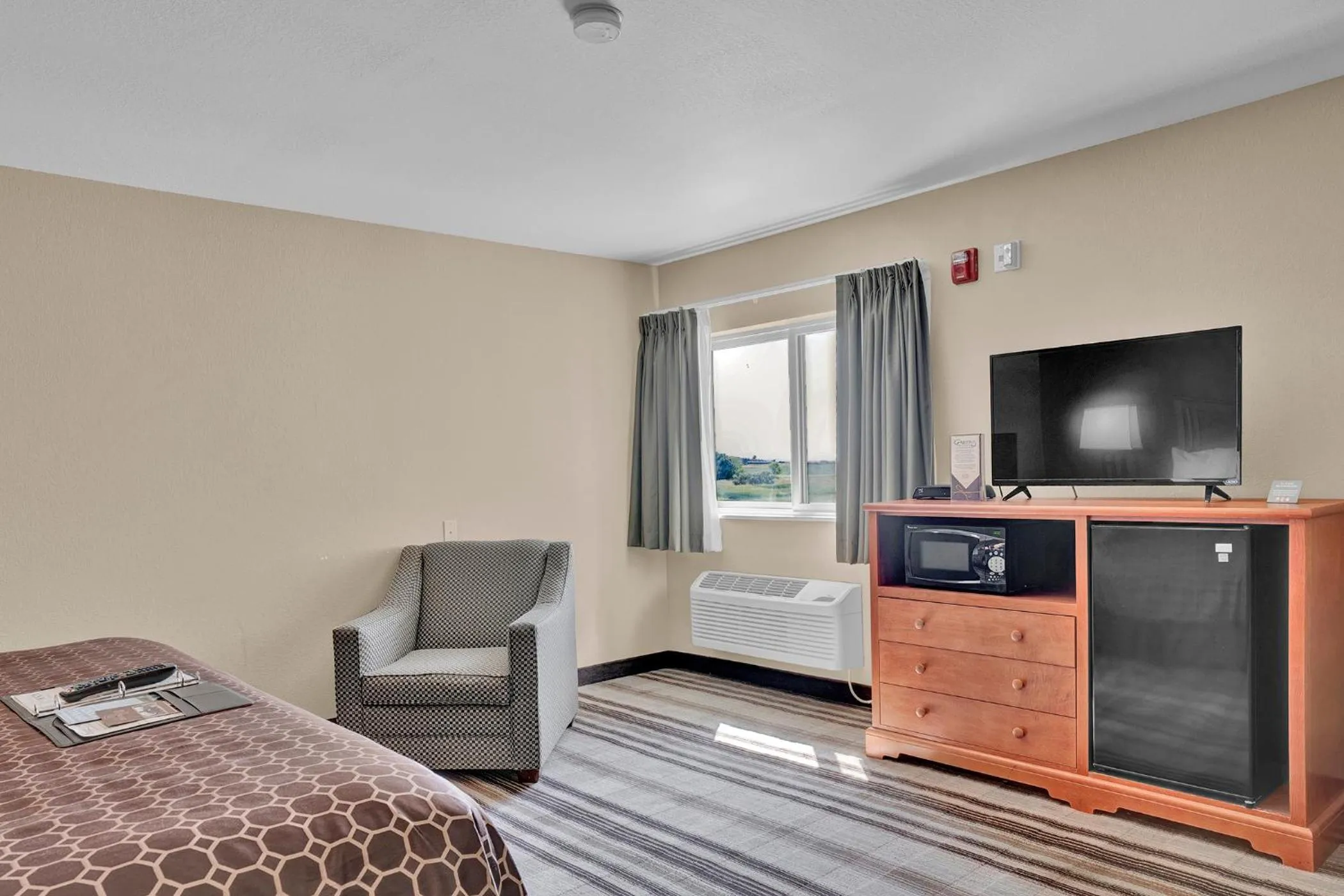 Bed in Bowman Lodge & Convention Center