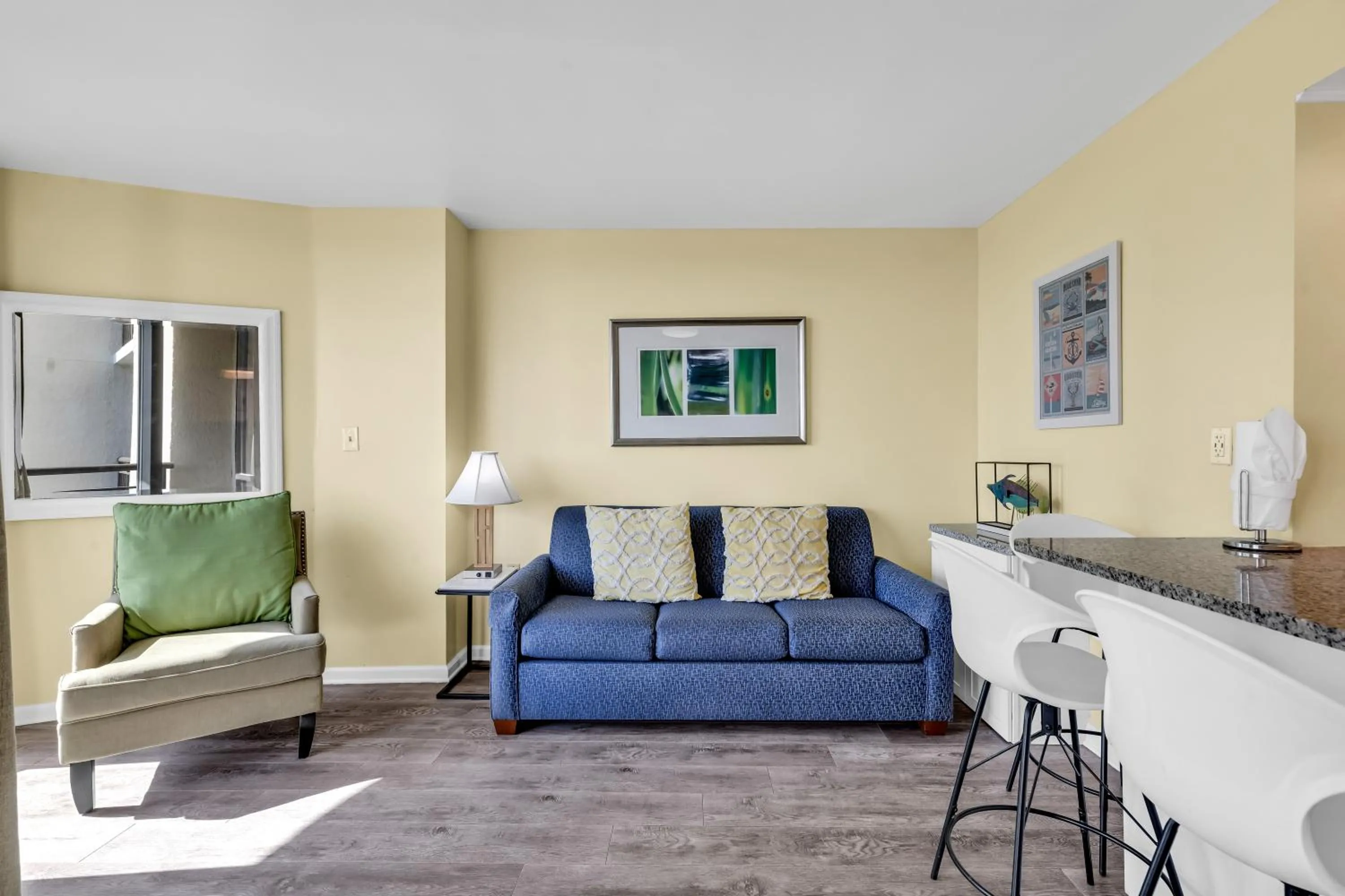 Apartment with Sea View in Oceanfront condo Steps to the beach w No Resort Fees