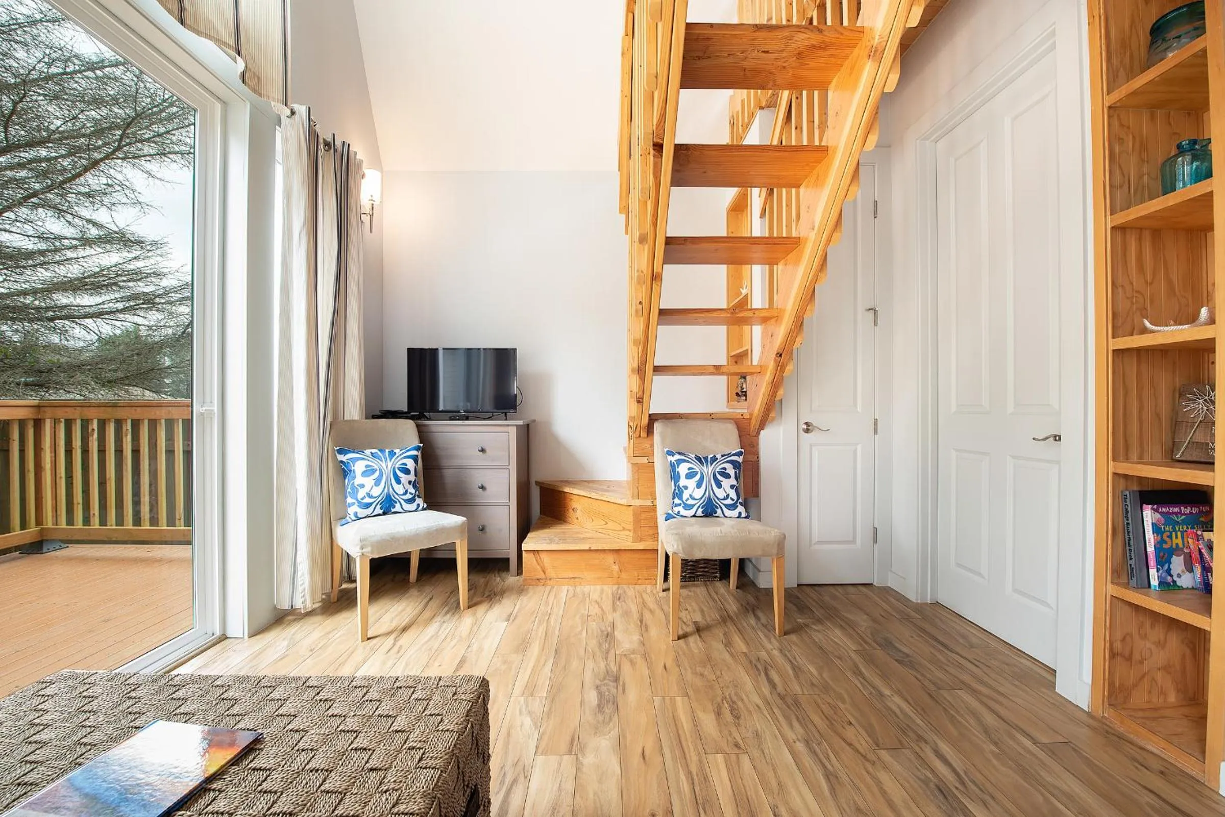 TV and multimedia in Sea Breeze Cottages