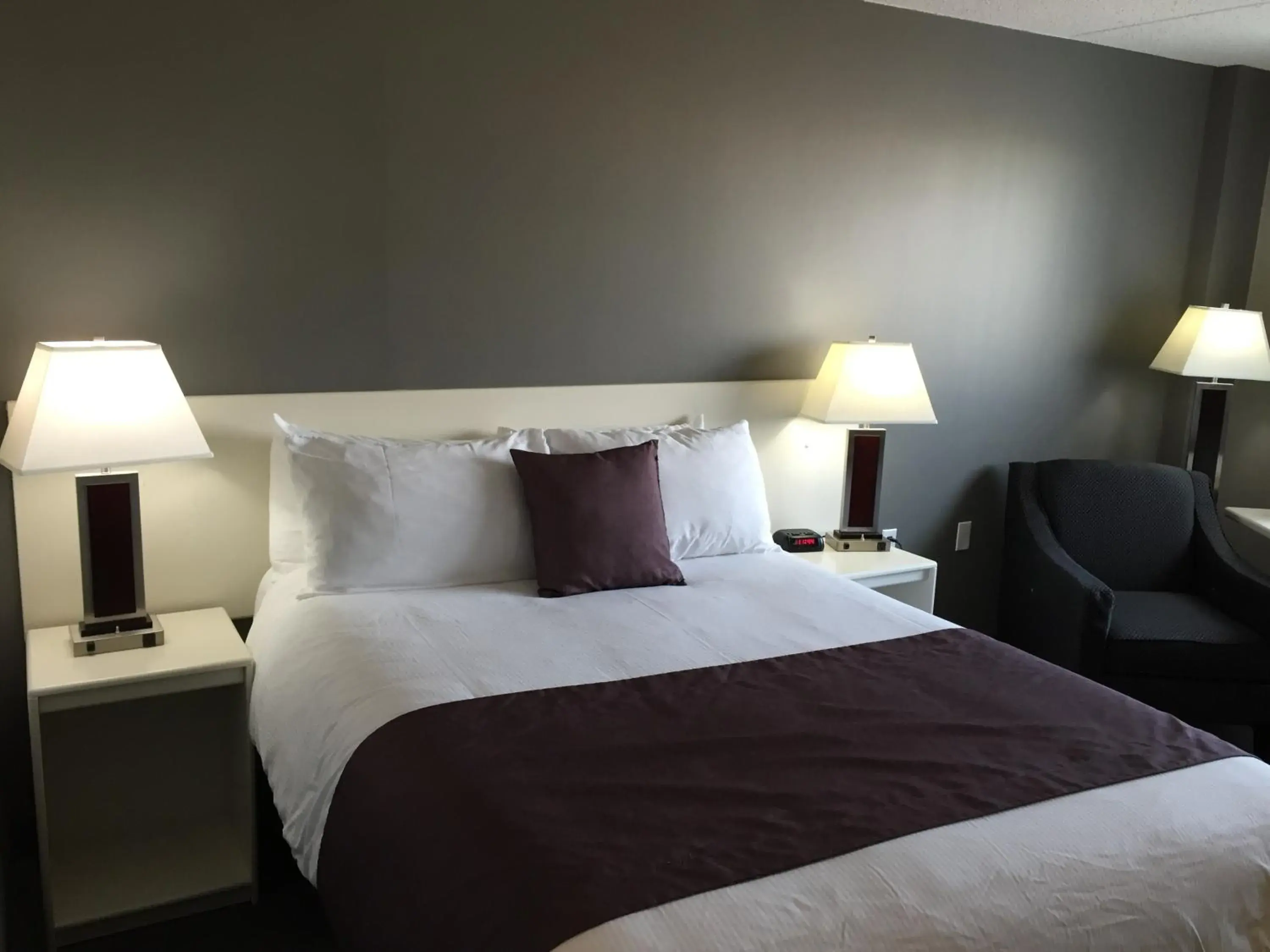 Queen Room in Lakeland Inn Hotel Queen Room in Lakeland Inn Hotel