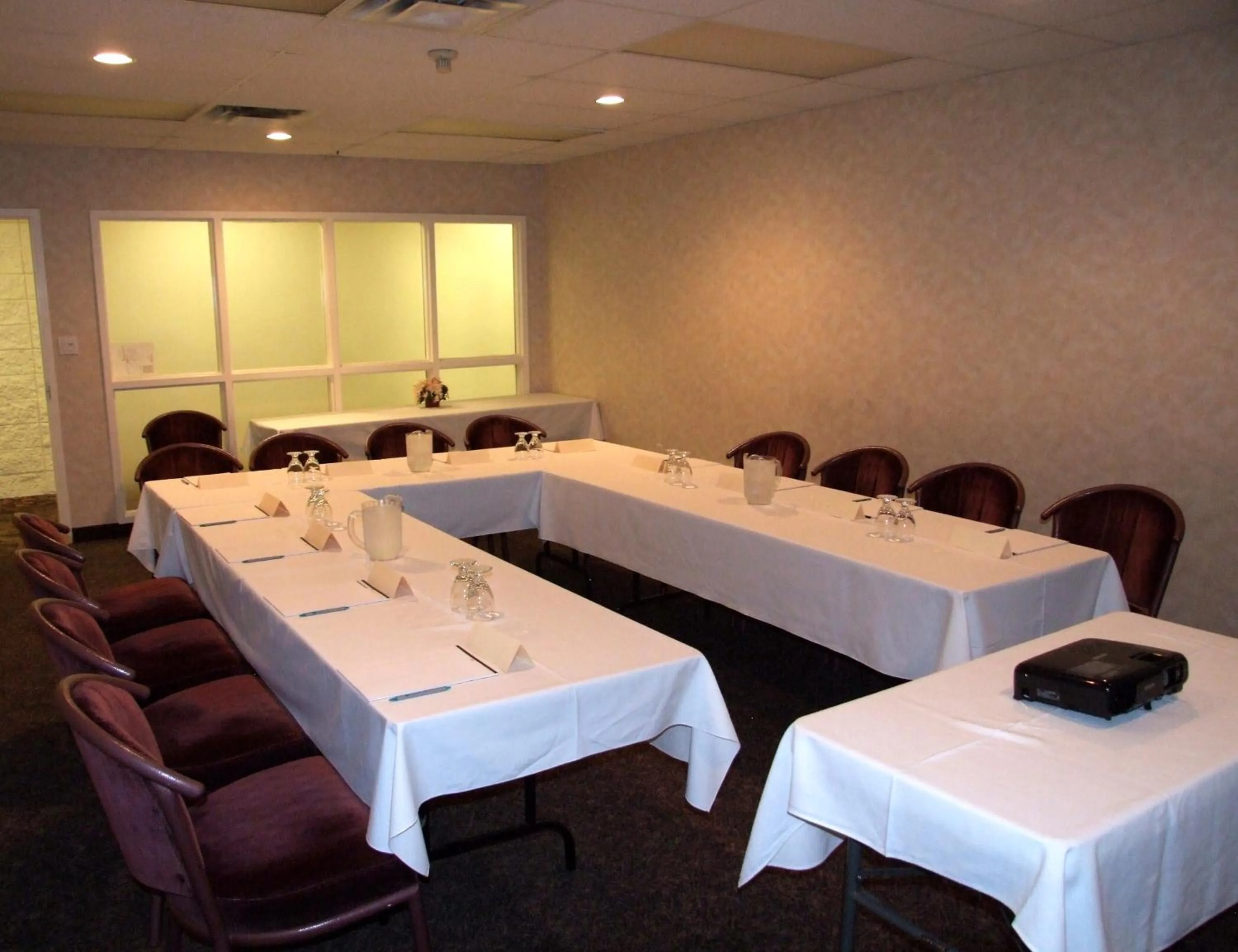 Business facilities in Lakeland Inn Hotel