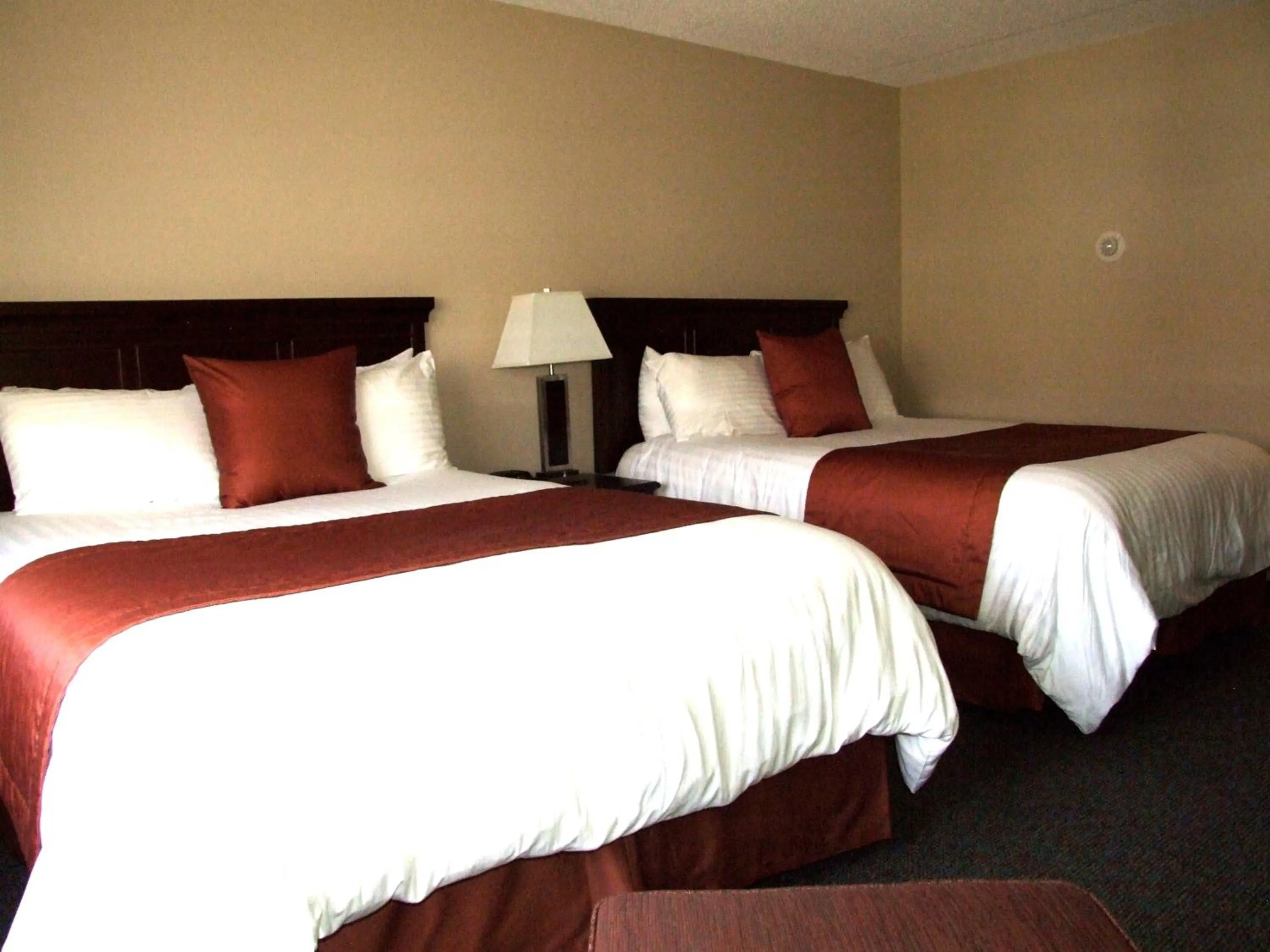Bedroom, Bed in Lakeland Inn Hotel