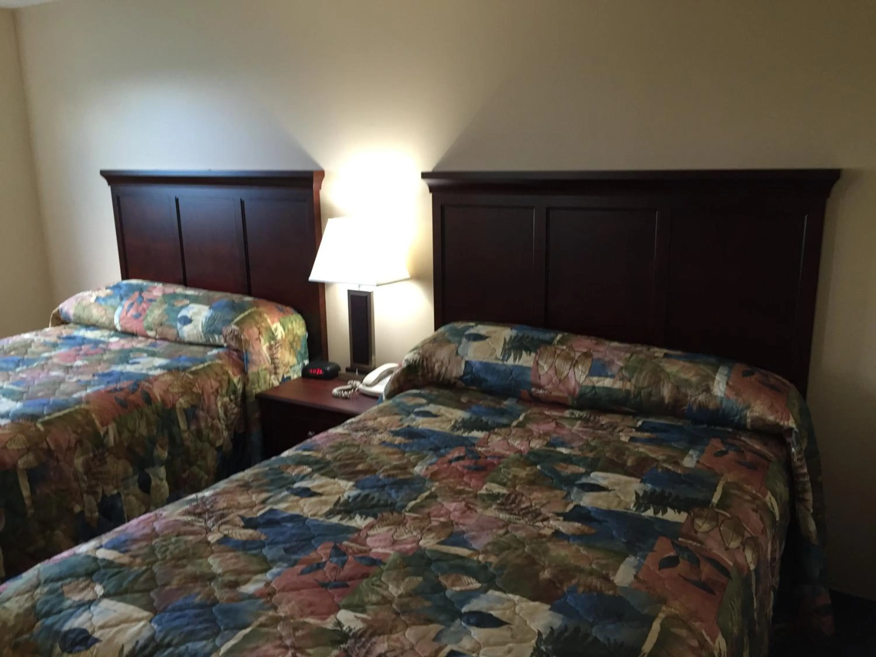 Photo of the whole room, Bed in Lakeland Inn Hotel