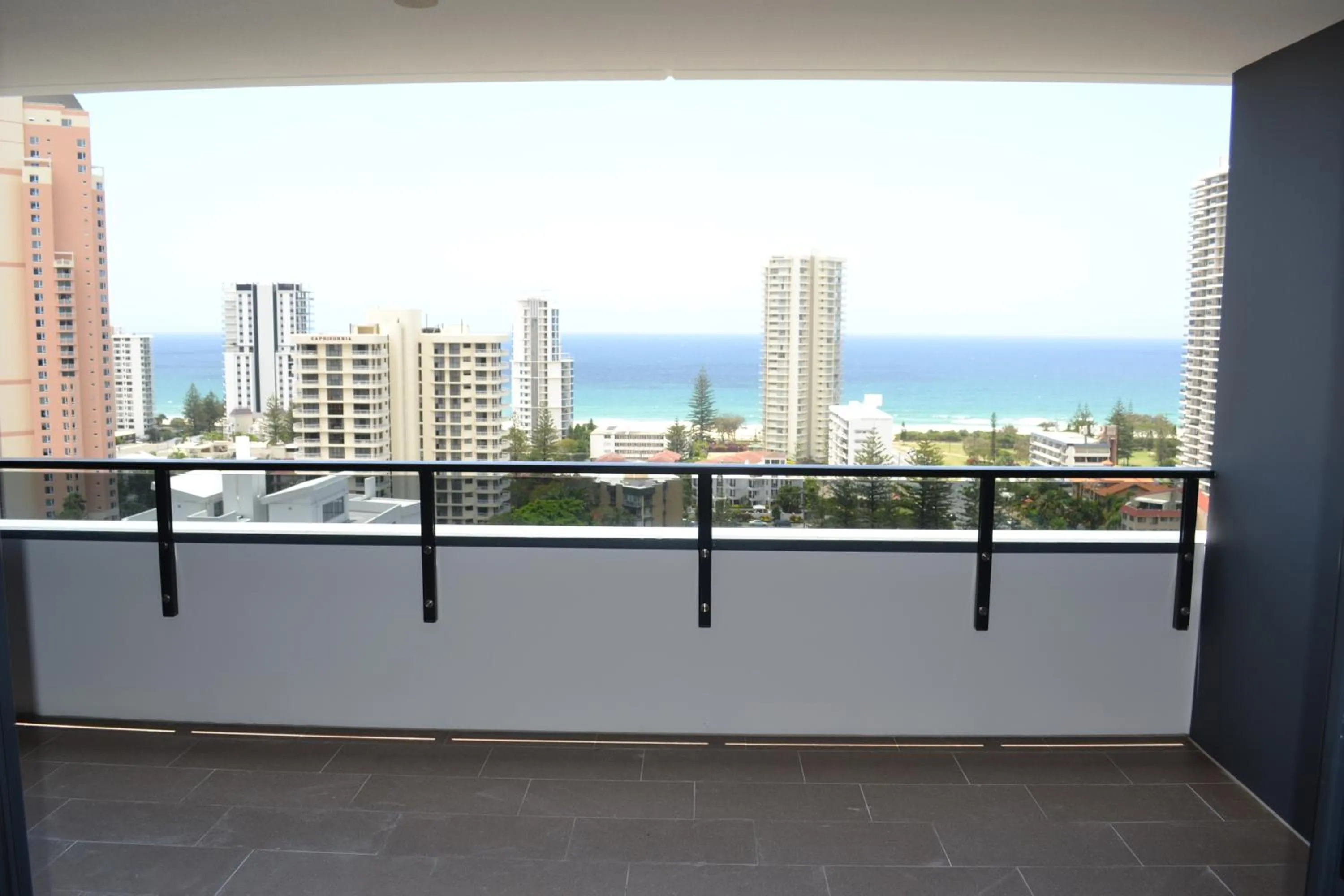 Sea view in Synergy Broadbeach - Official