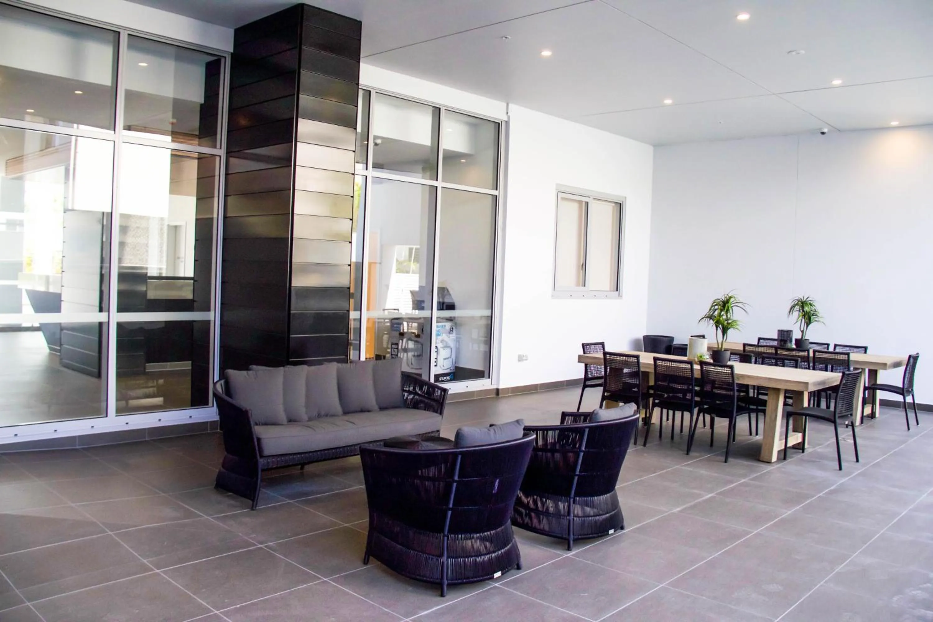 Dining area in Synergy Broadbeach - Official