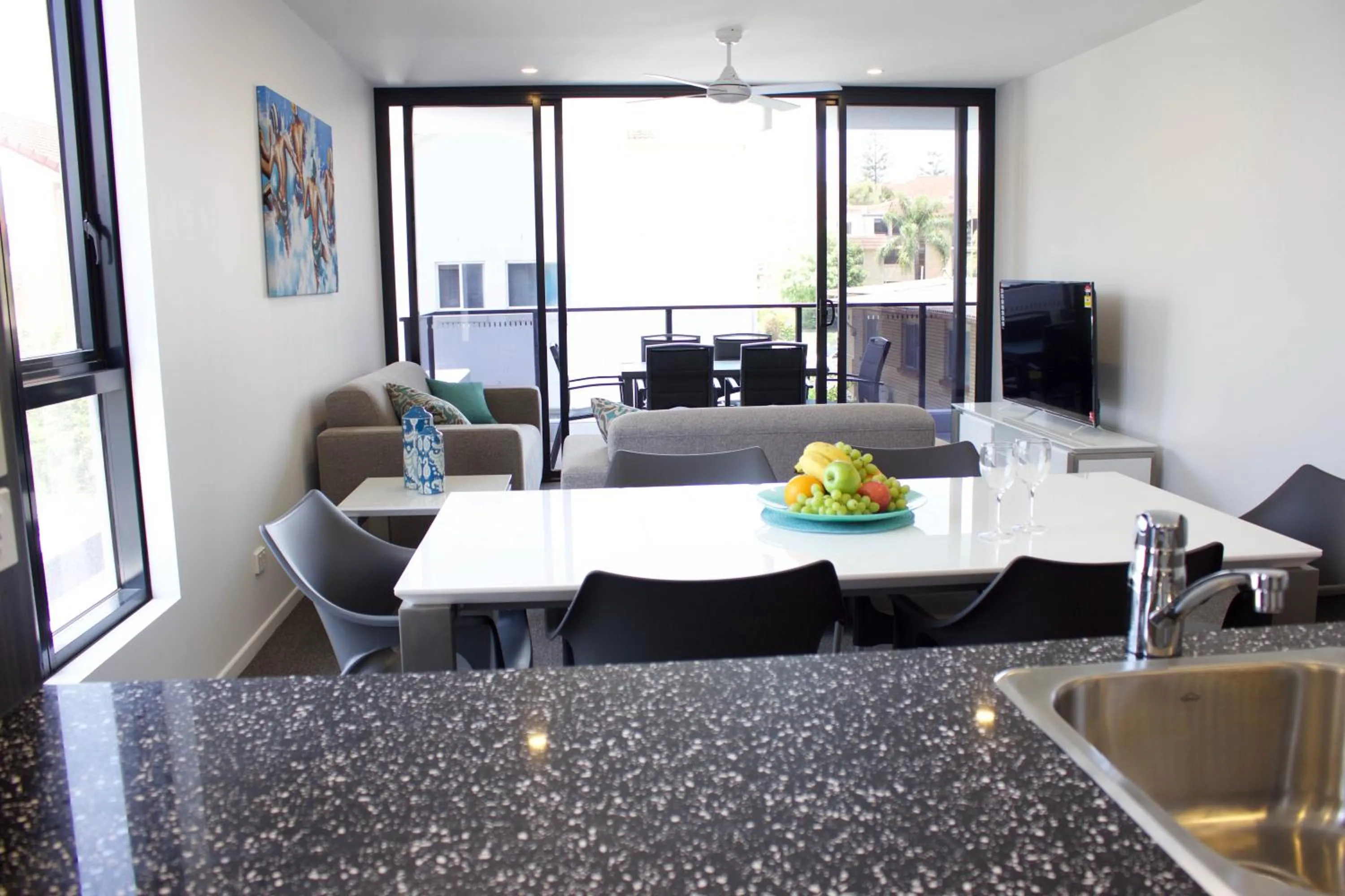 Dining area in Synergy Broadbeach - Official