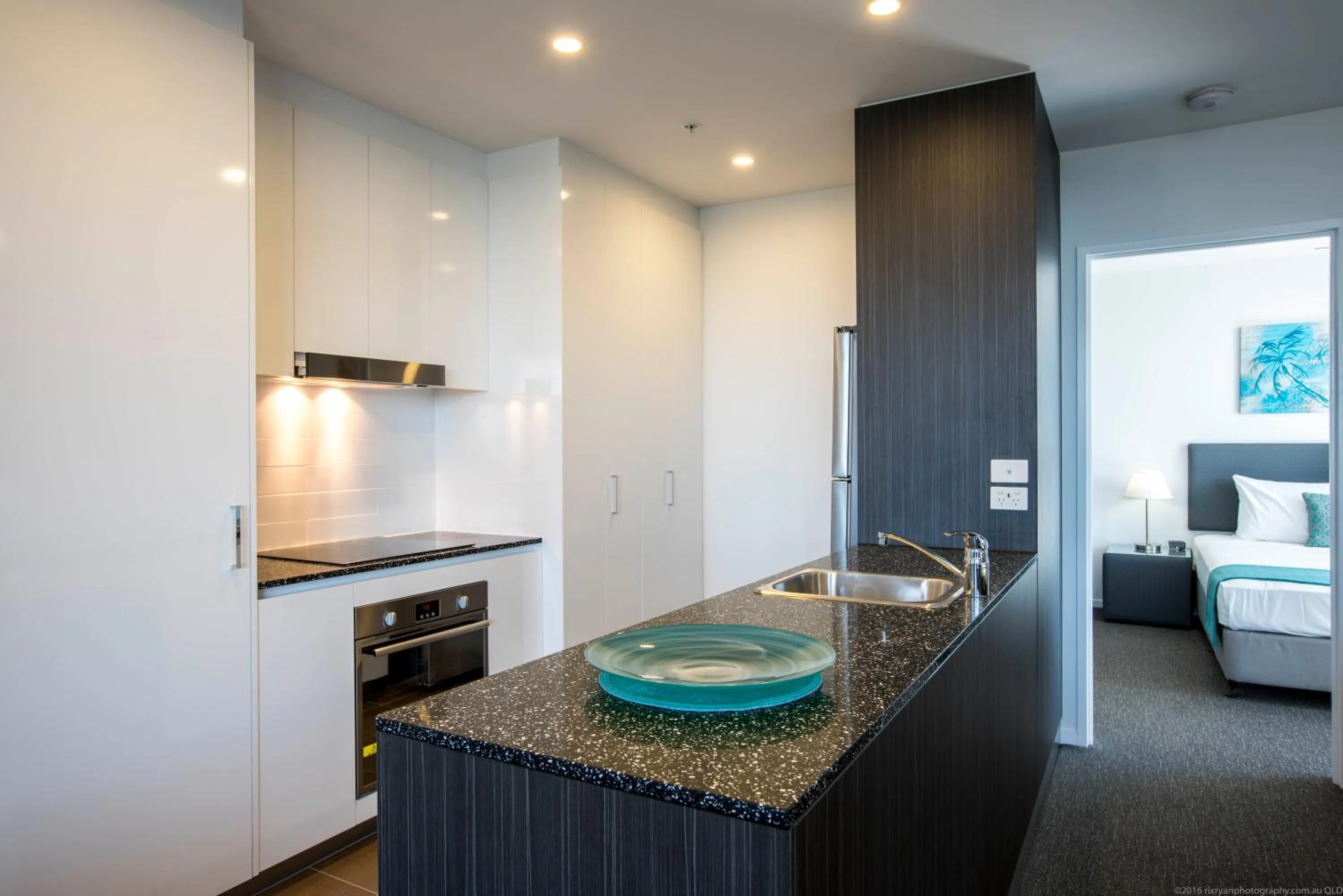 Kitchen or kitchenette in Synergy Broadbeach - Official