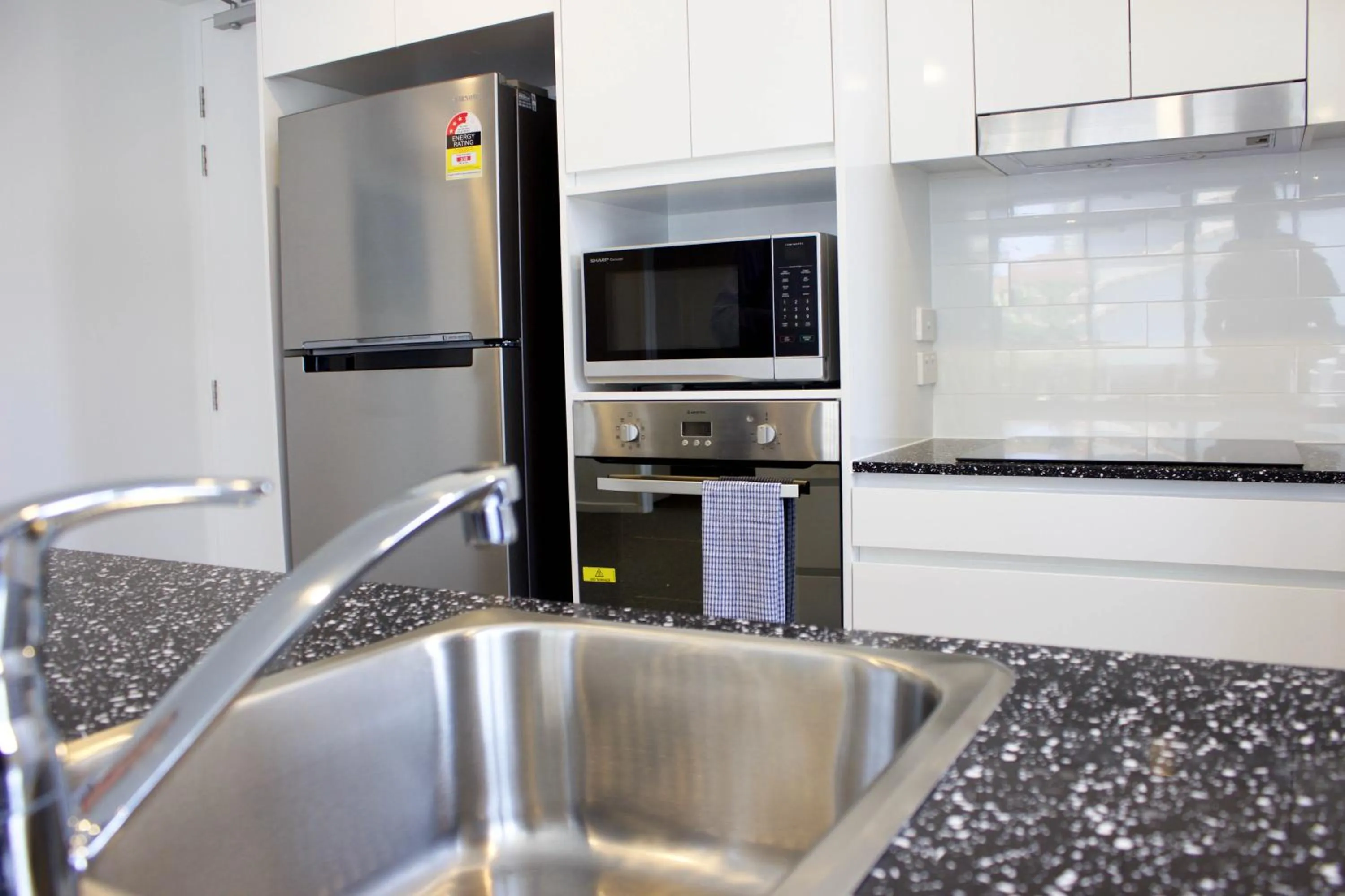 Kitchen or kitchenette in Synergy Broadbeach - Official