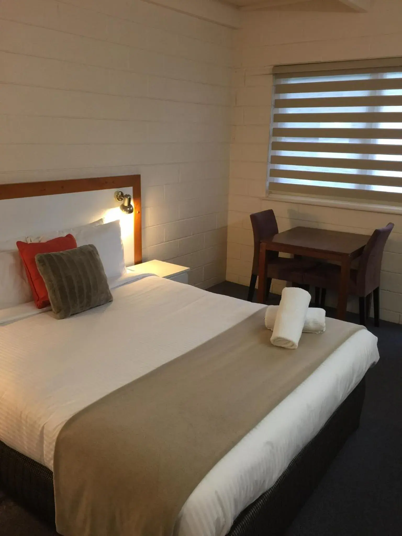 Standard Queen Room in Wattle Motel Standard Queen Room in Wattle Motel