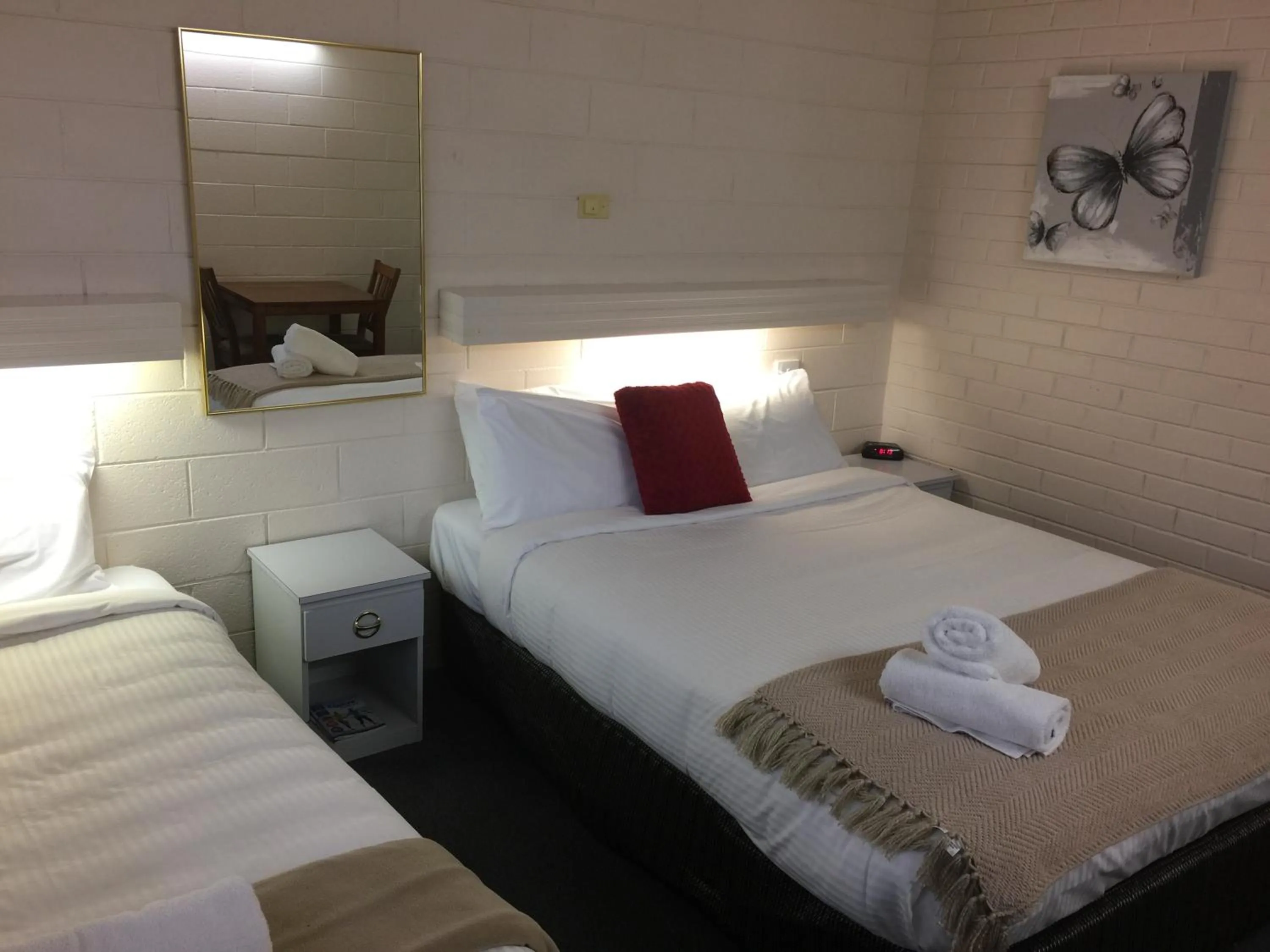Photo of the whole room, Bed in Wattle Motel