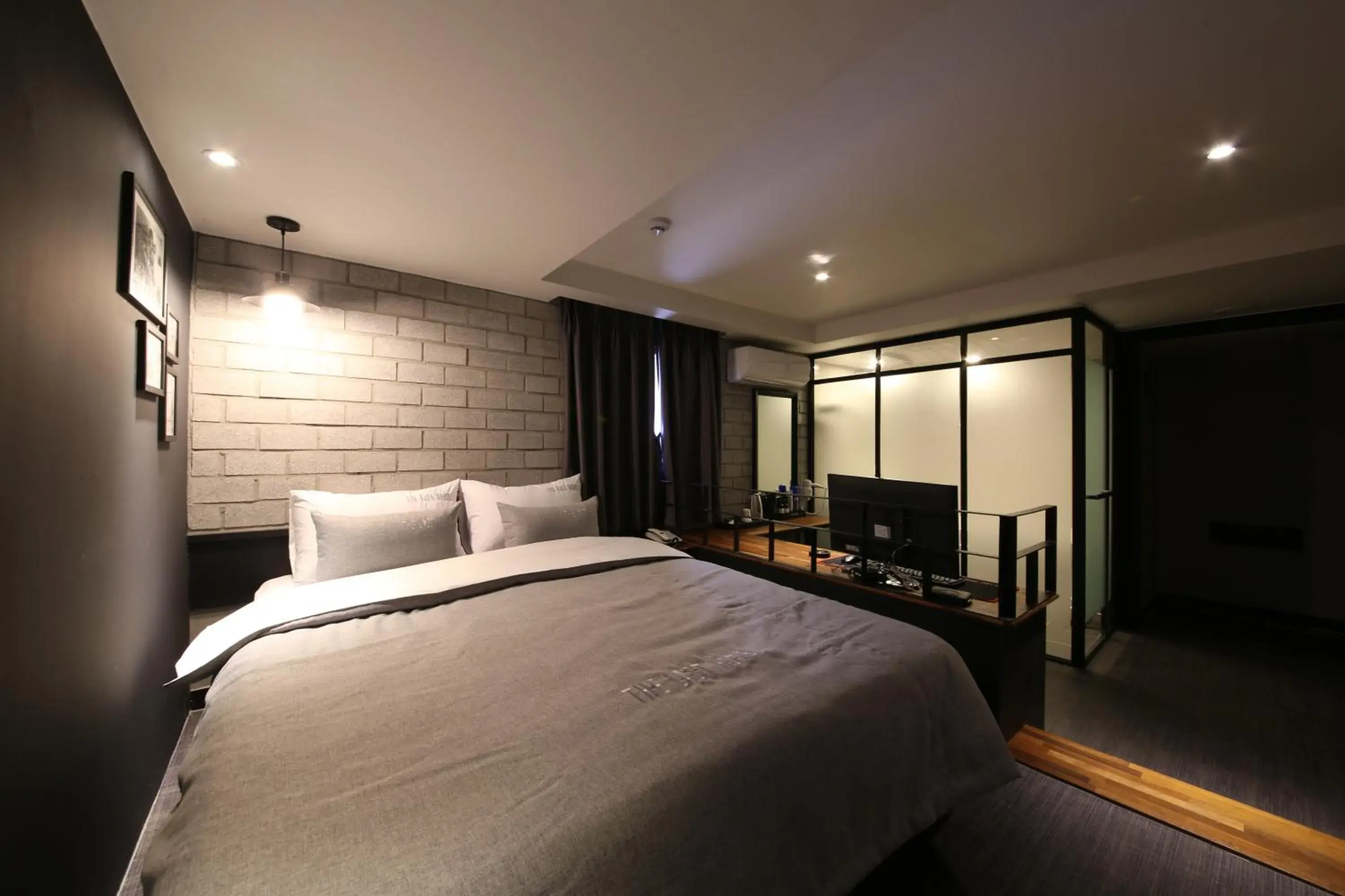 Deluxe Double Room in The Last Hotel Nampo Deluxe Double Room in The Last Hotel Nampo