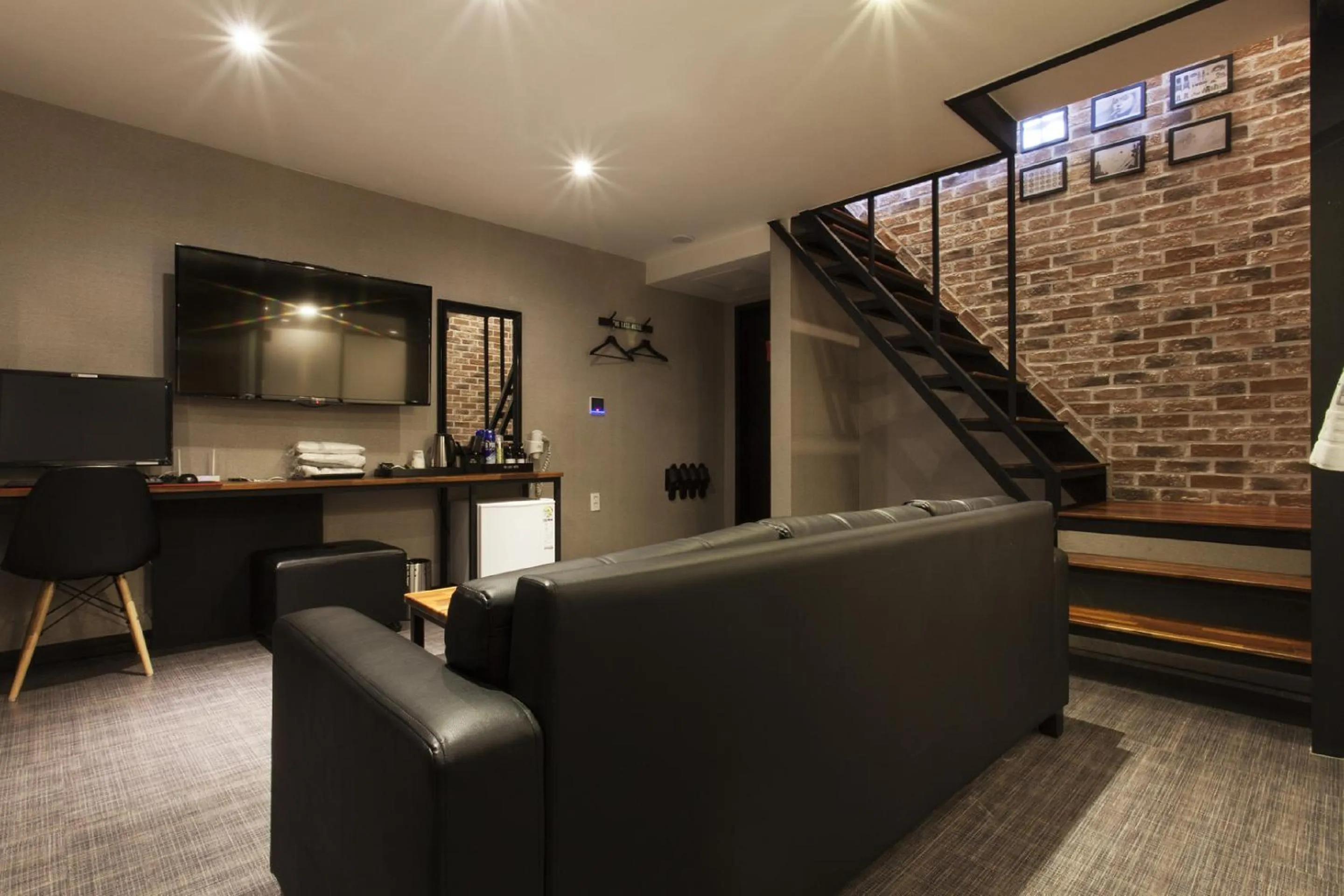 TV and multimedia in The Last Hotel Nampo