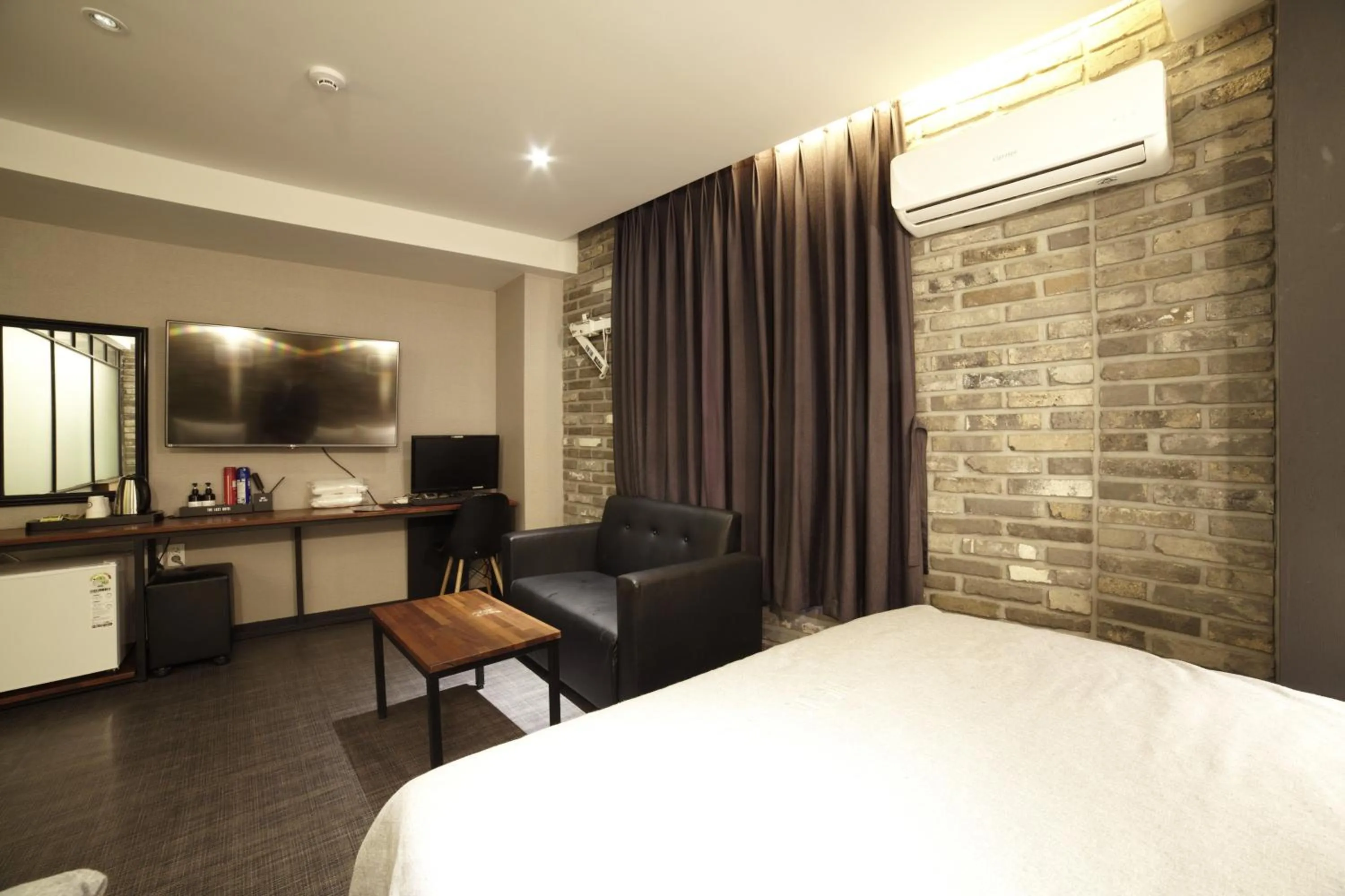 Decorative detail, Bed in The Last Hotel Nampo