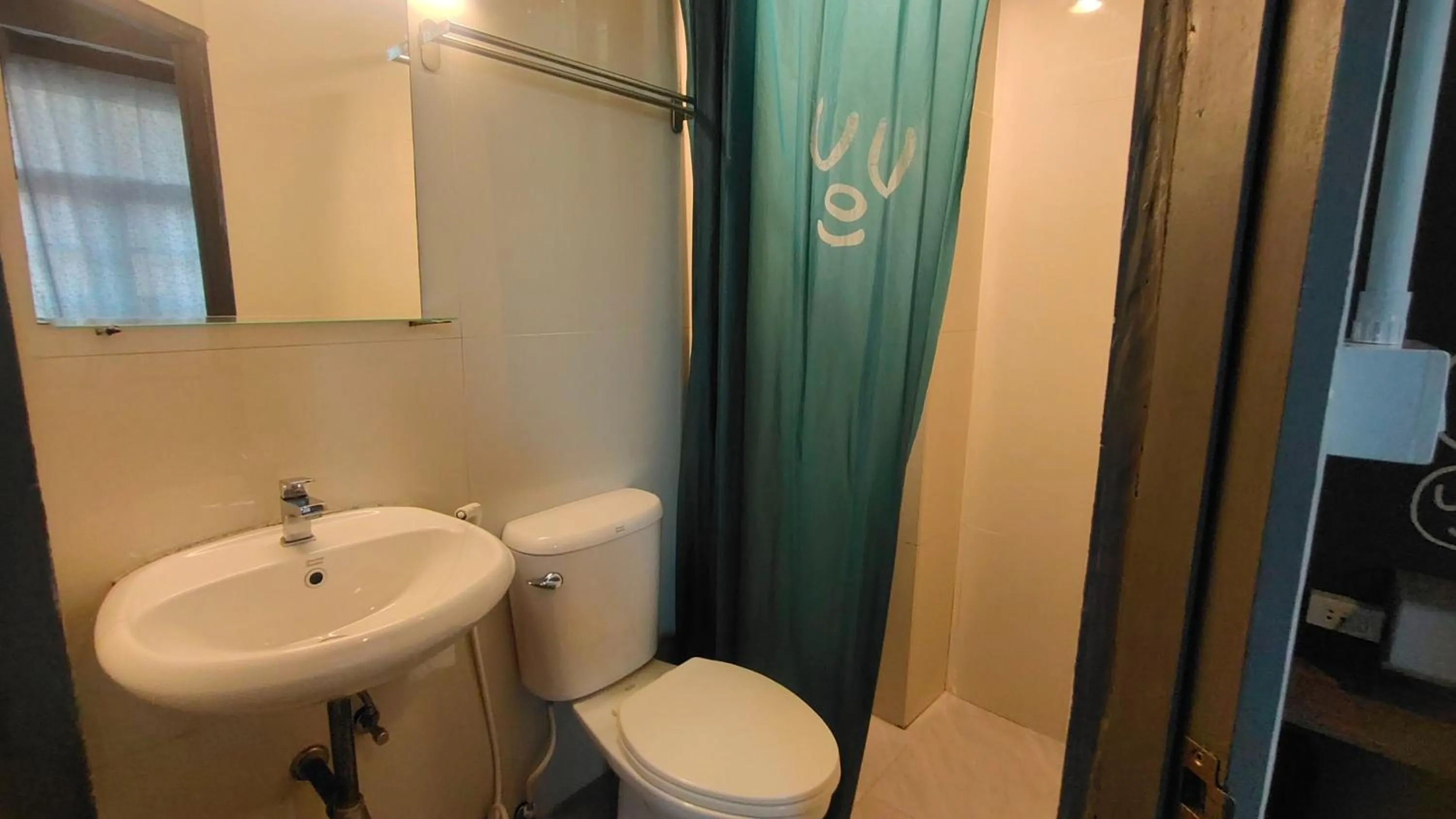 Bathroom in Bed's Friend