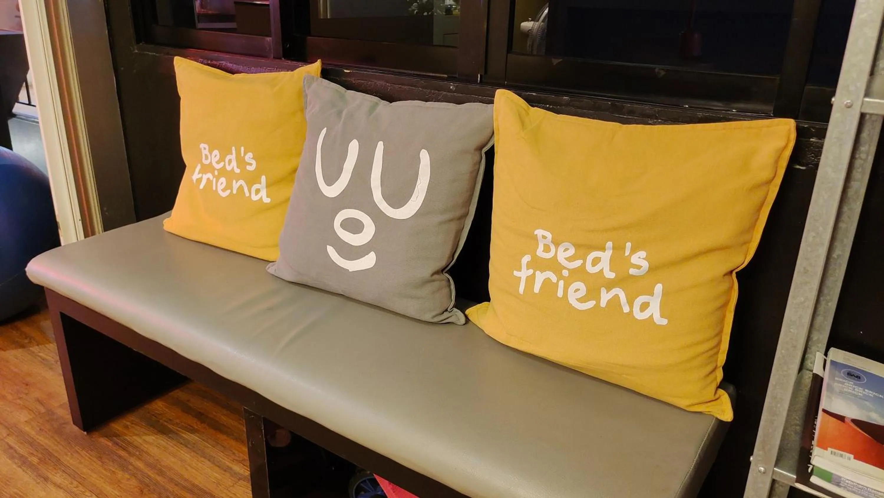 Seating area in Bed's Friend