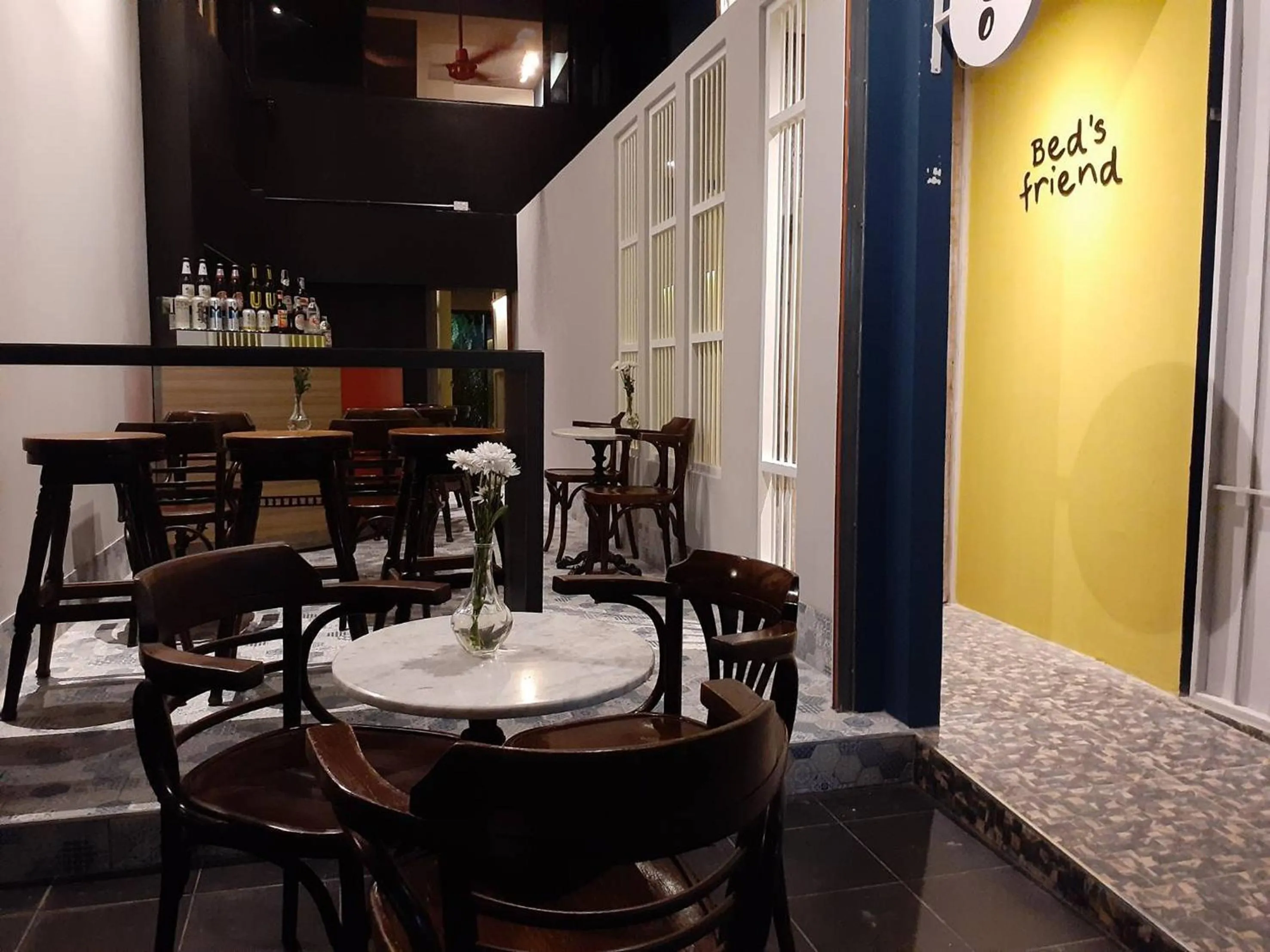 Area and facilities in Bed's Friend