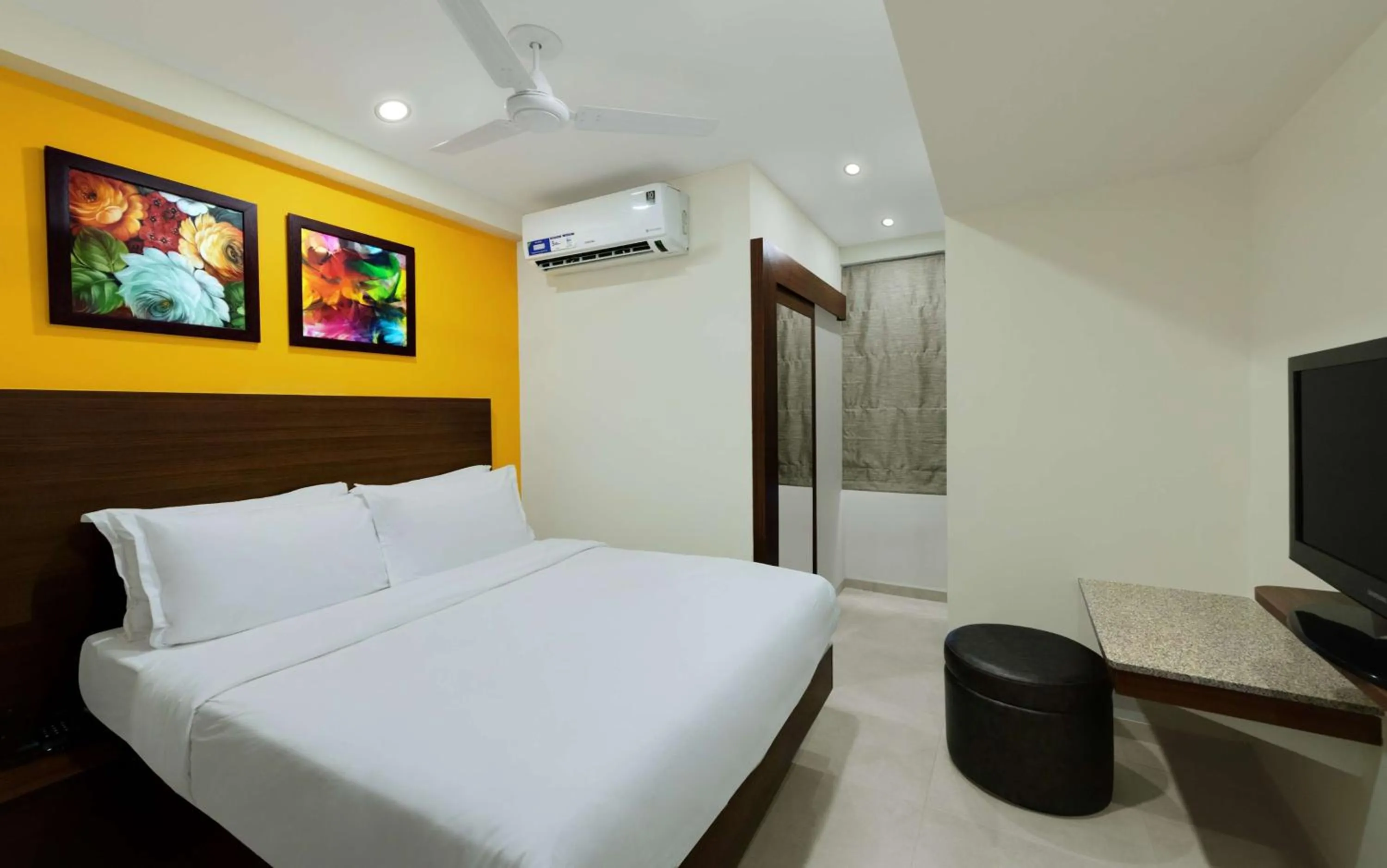 Bedroom, Bed in Best Western Alkapuri, Vadodara