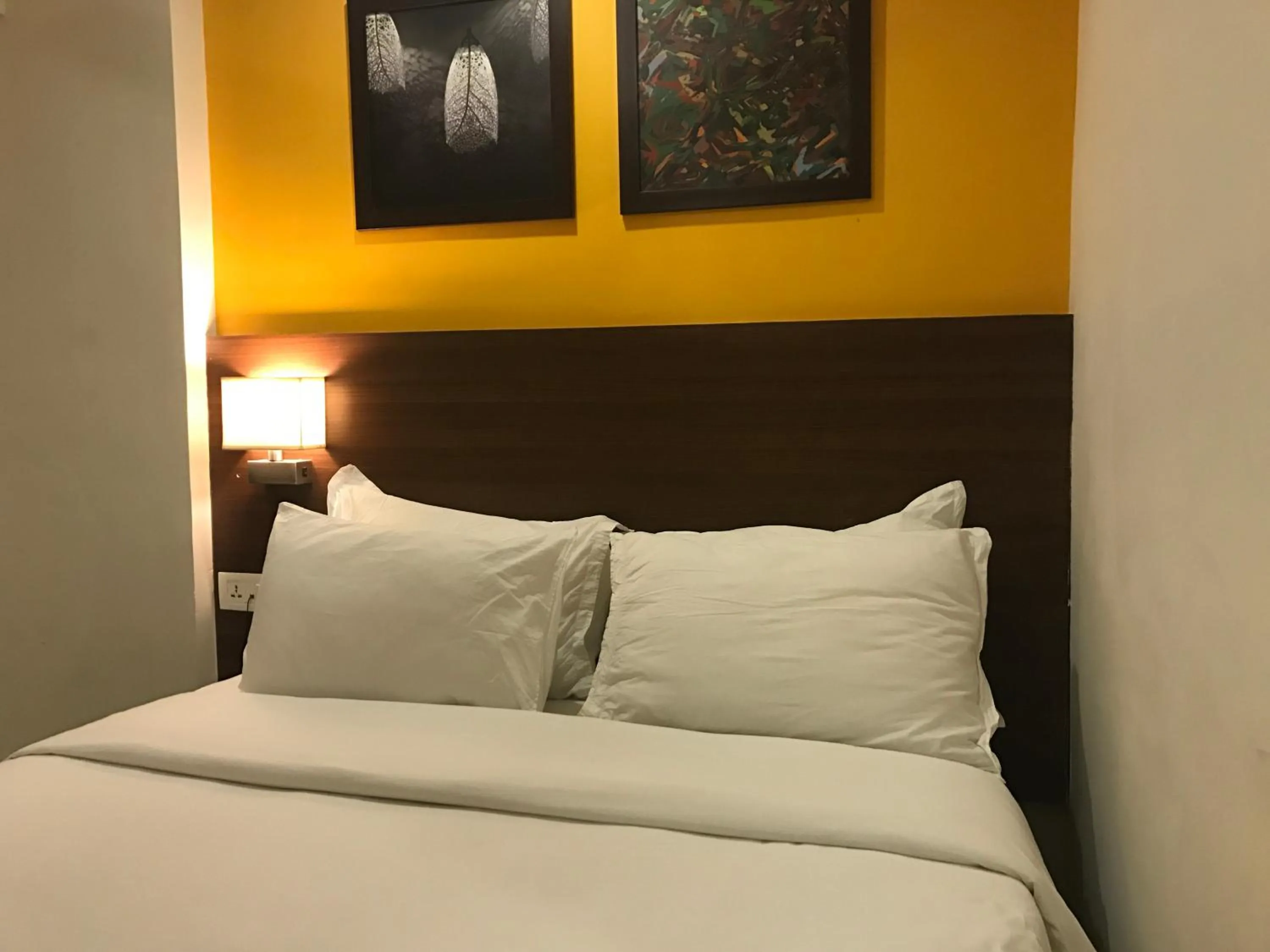 Bed in Best Western Alkapuri, Vadodara