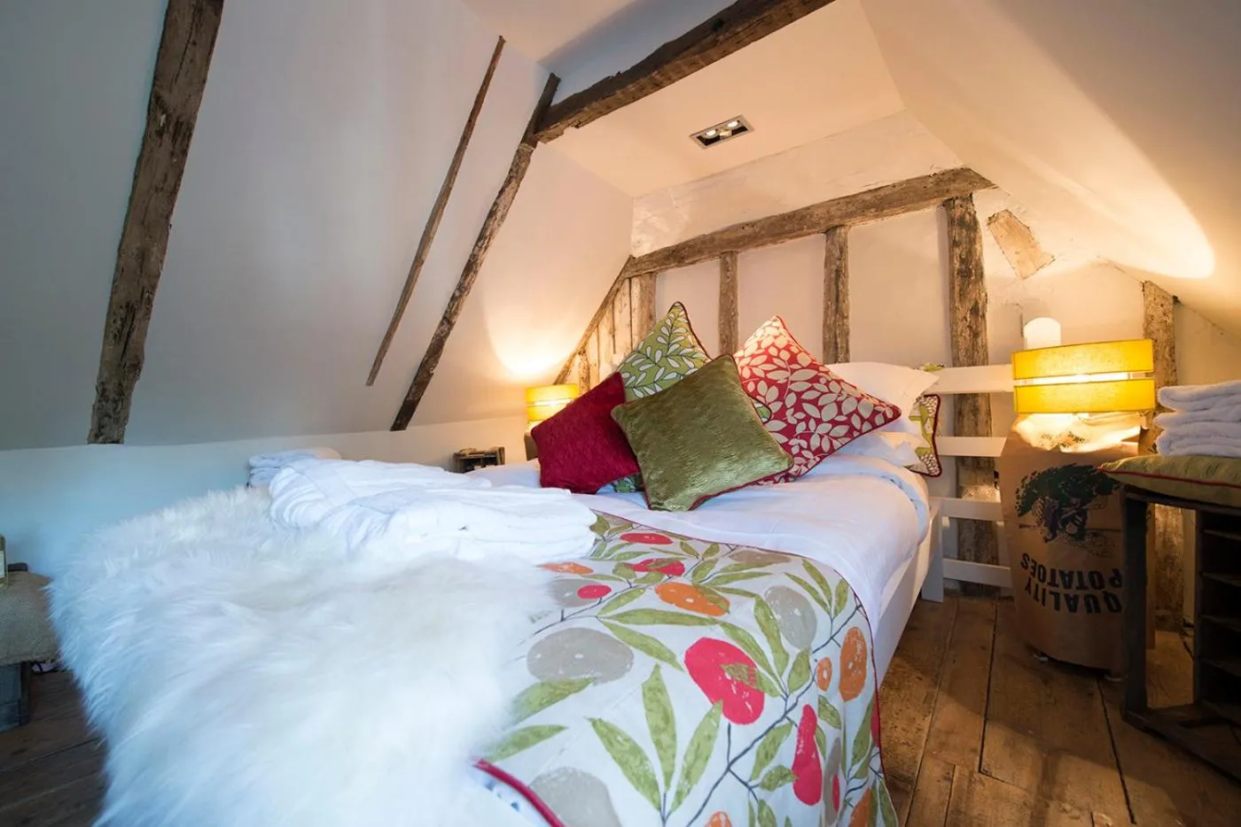Bedroom, Bed in The Woolpack Inn