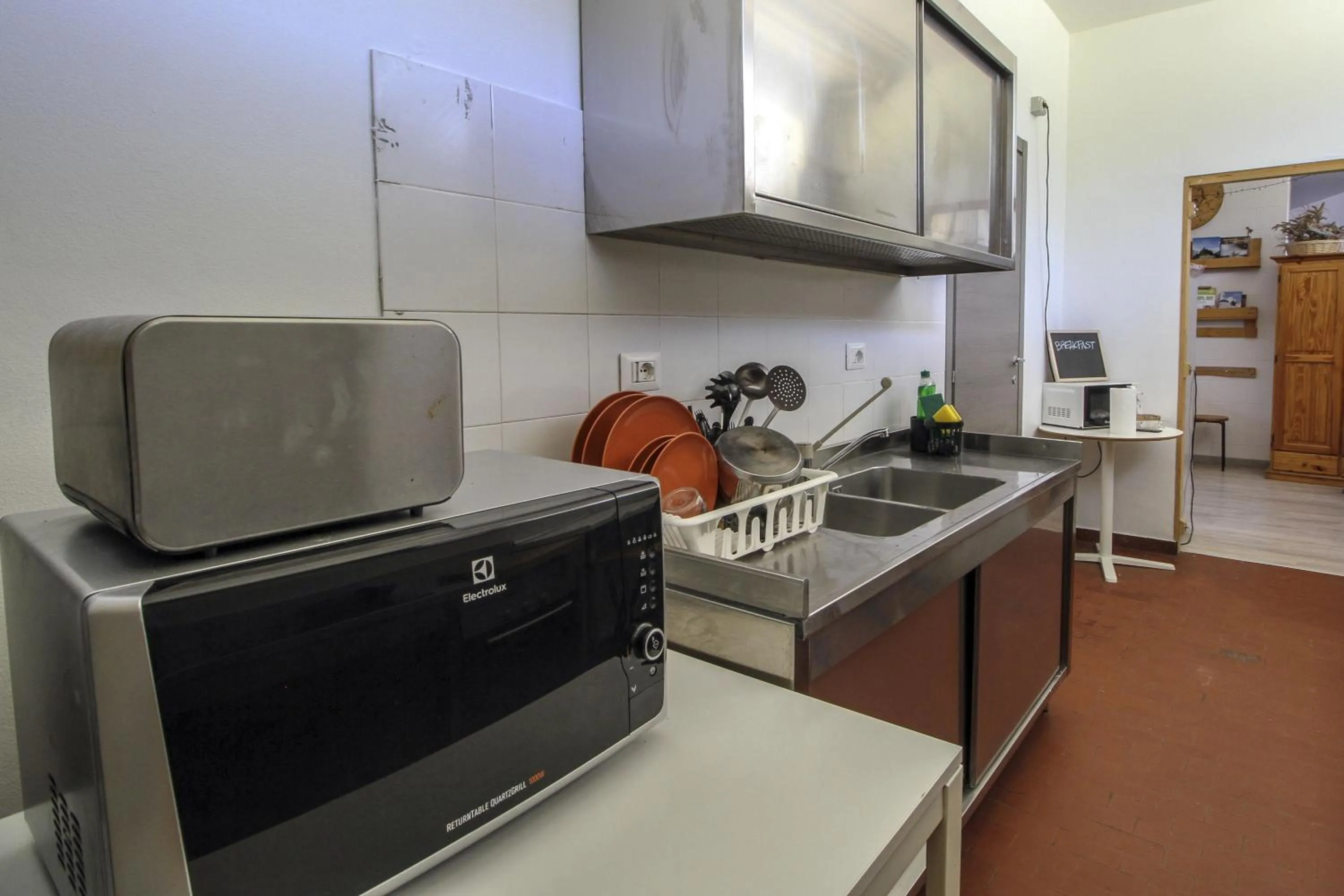 Kitchen or kitchenette in La Cordata Accommodation - Woodhouse Bike Hotel