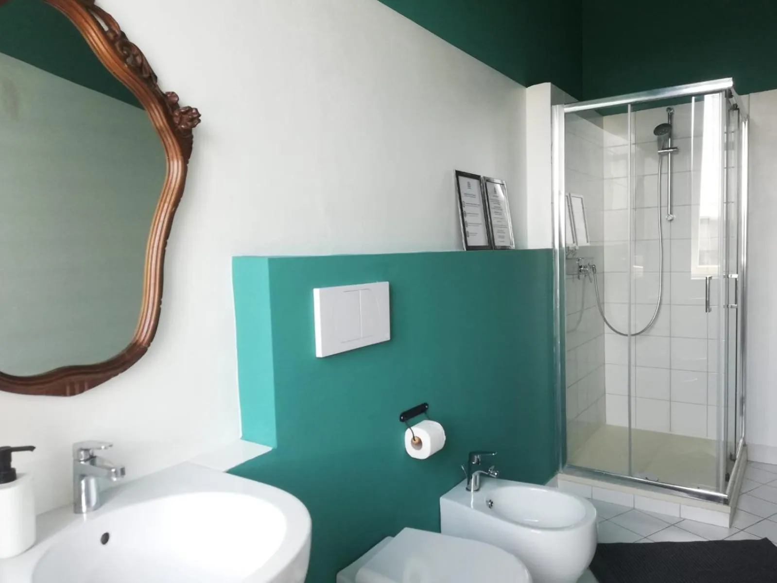 Bathroom in La Cordata Accommodation - Woodhouse Bike Hotel