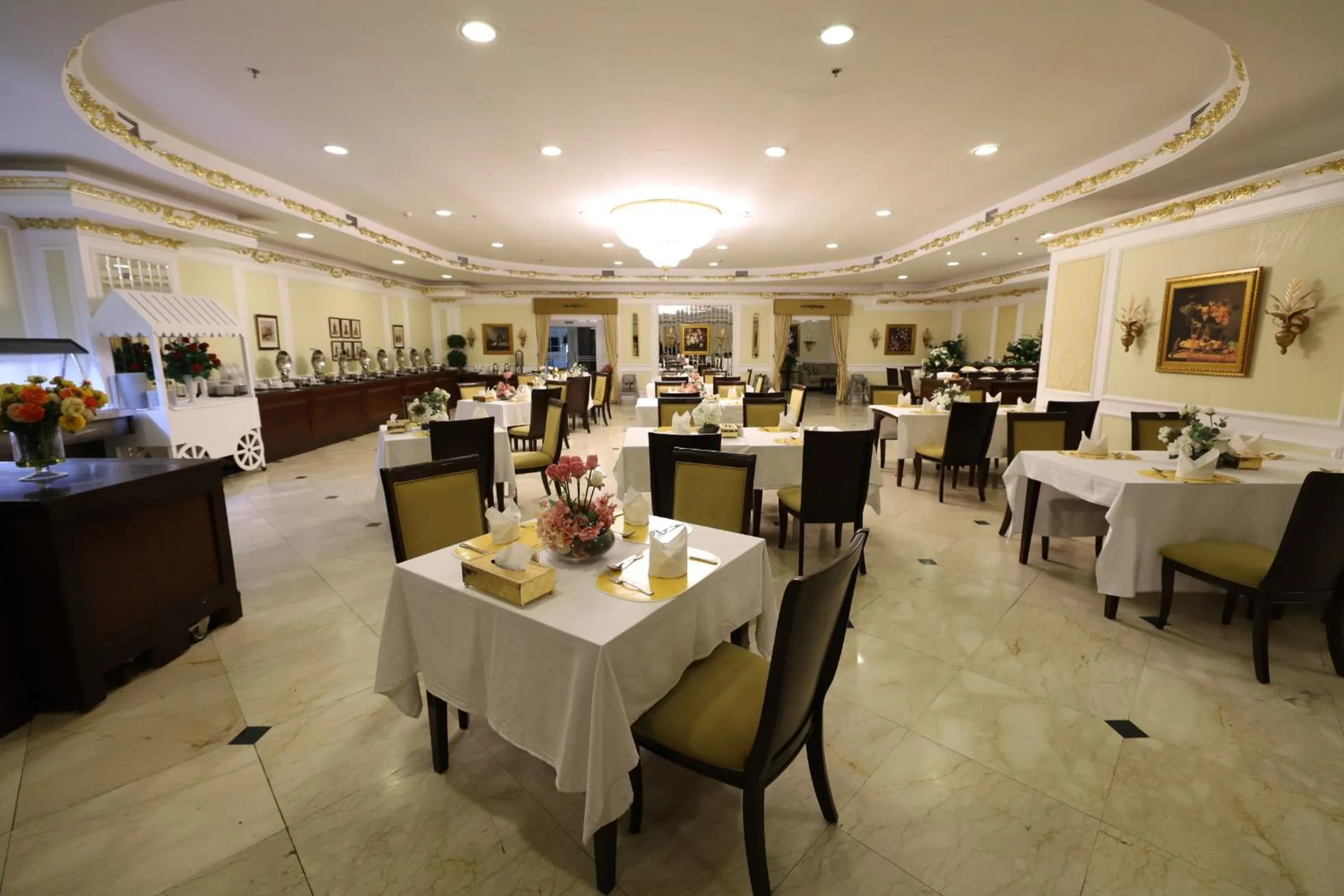 Restaurant/places to eat in Habitat All Suites, Al Khobar