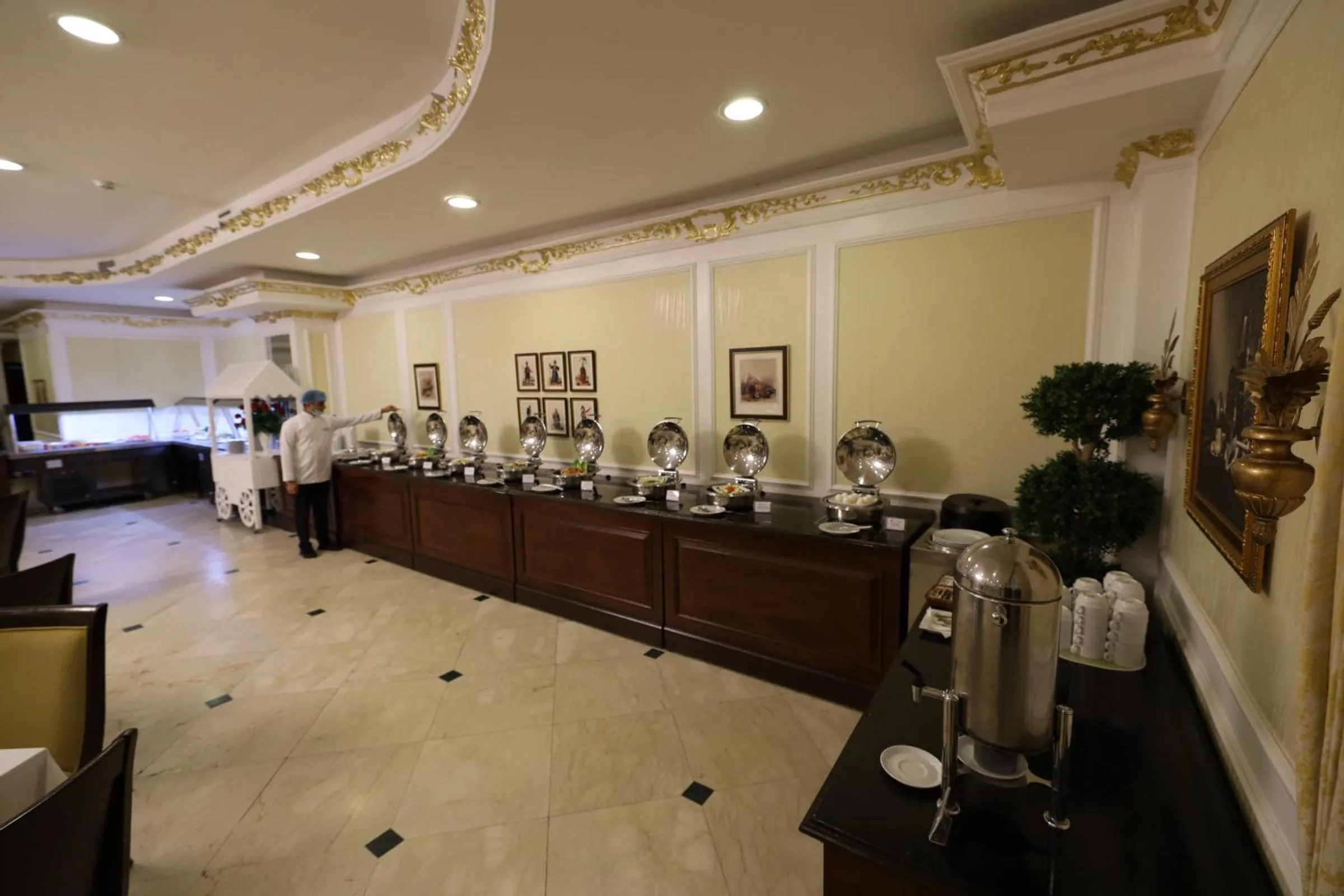 Restaurant/places to eat in Habitat All Suites, Al Khobar