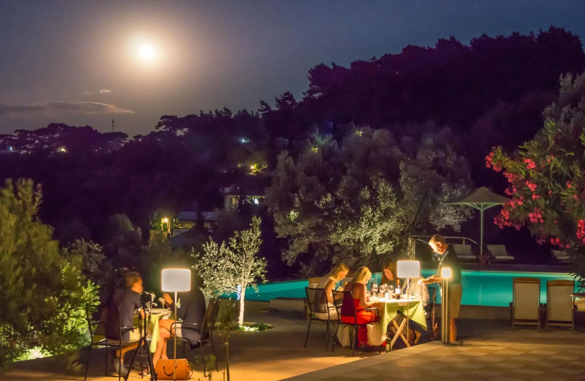 Restaurant/places to eat in Armonia Bay Hotel