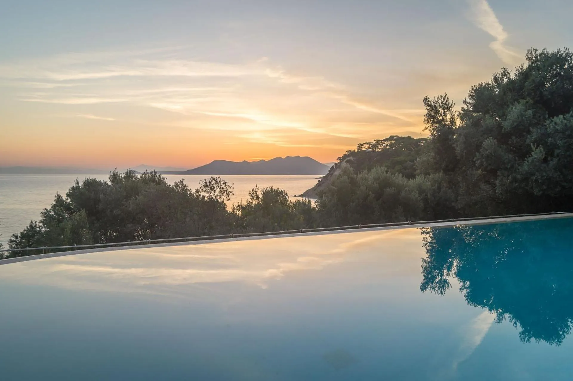 Spring in Armonia Bay Hotel