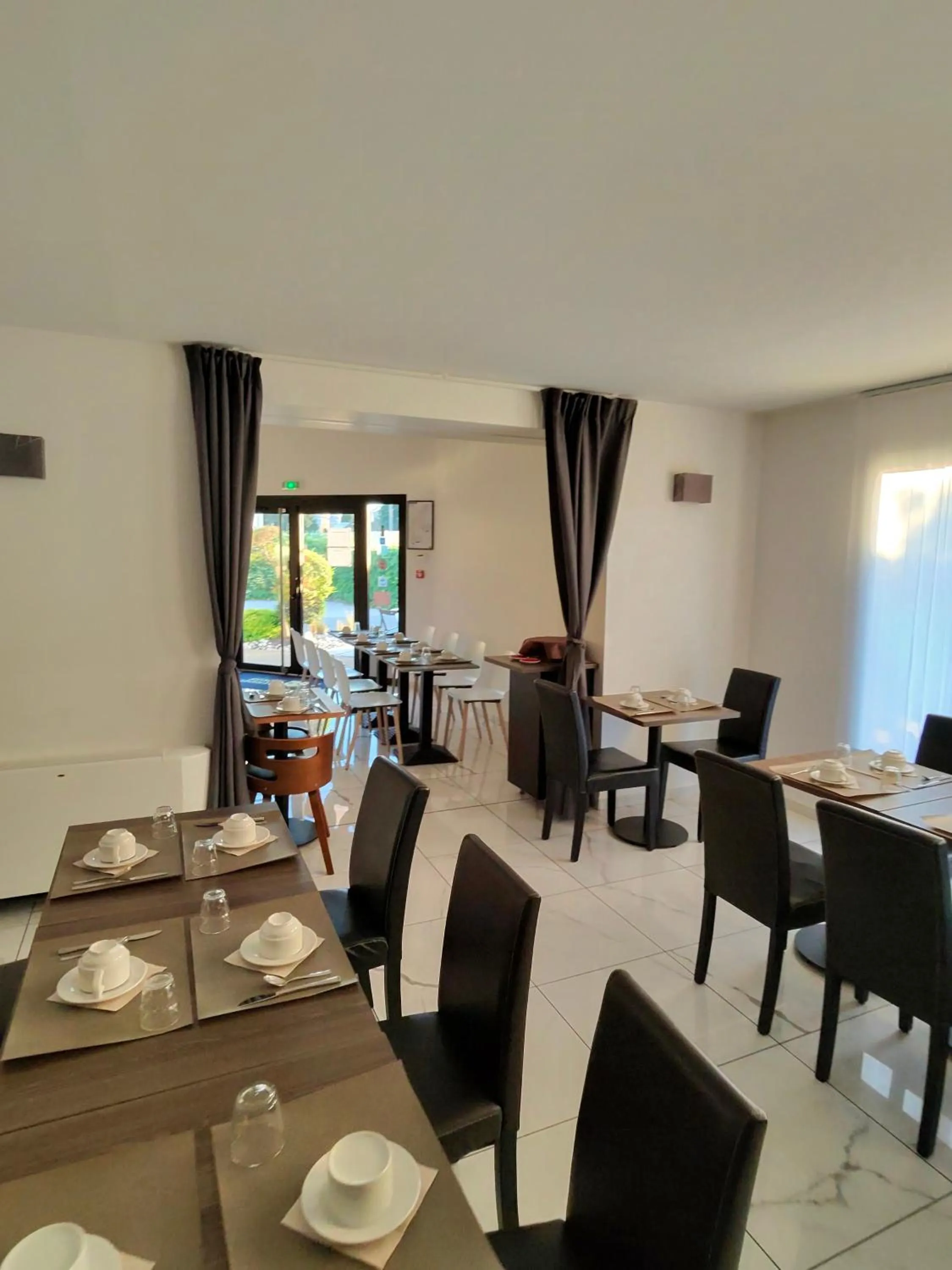 Breakfast in Appart'hotel Residella House Room & Kitchen Avignon Le Pontet