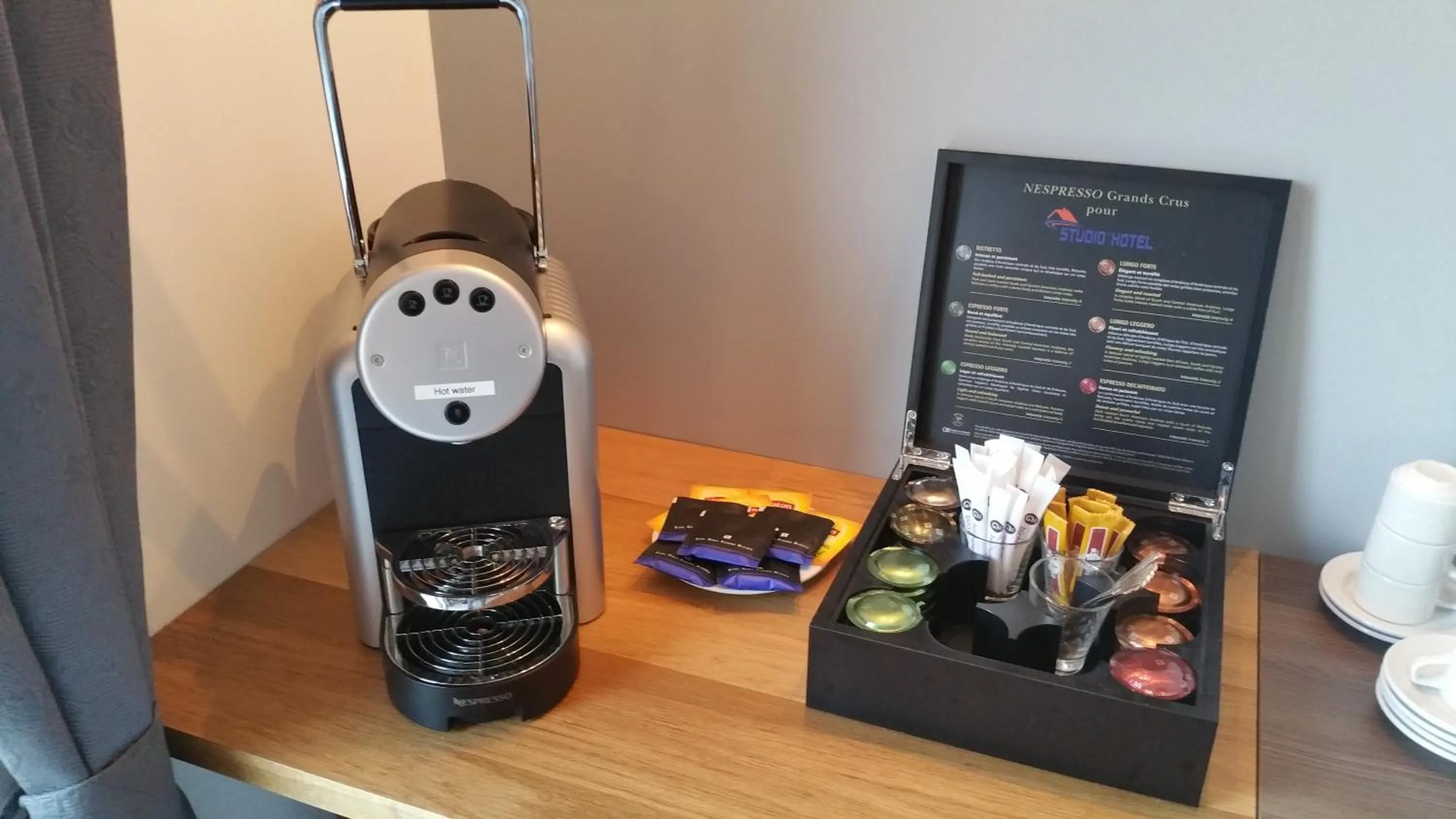 Coffee/tea facilities in Appart'hotel Residella House Room & Kitchen Avignon Le Pontet